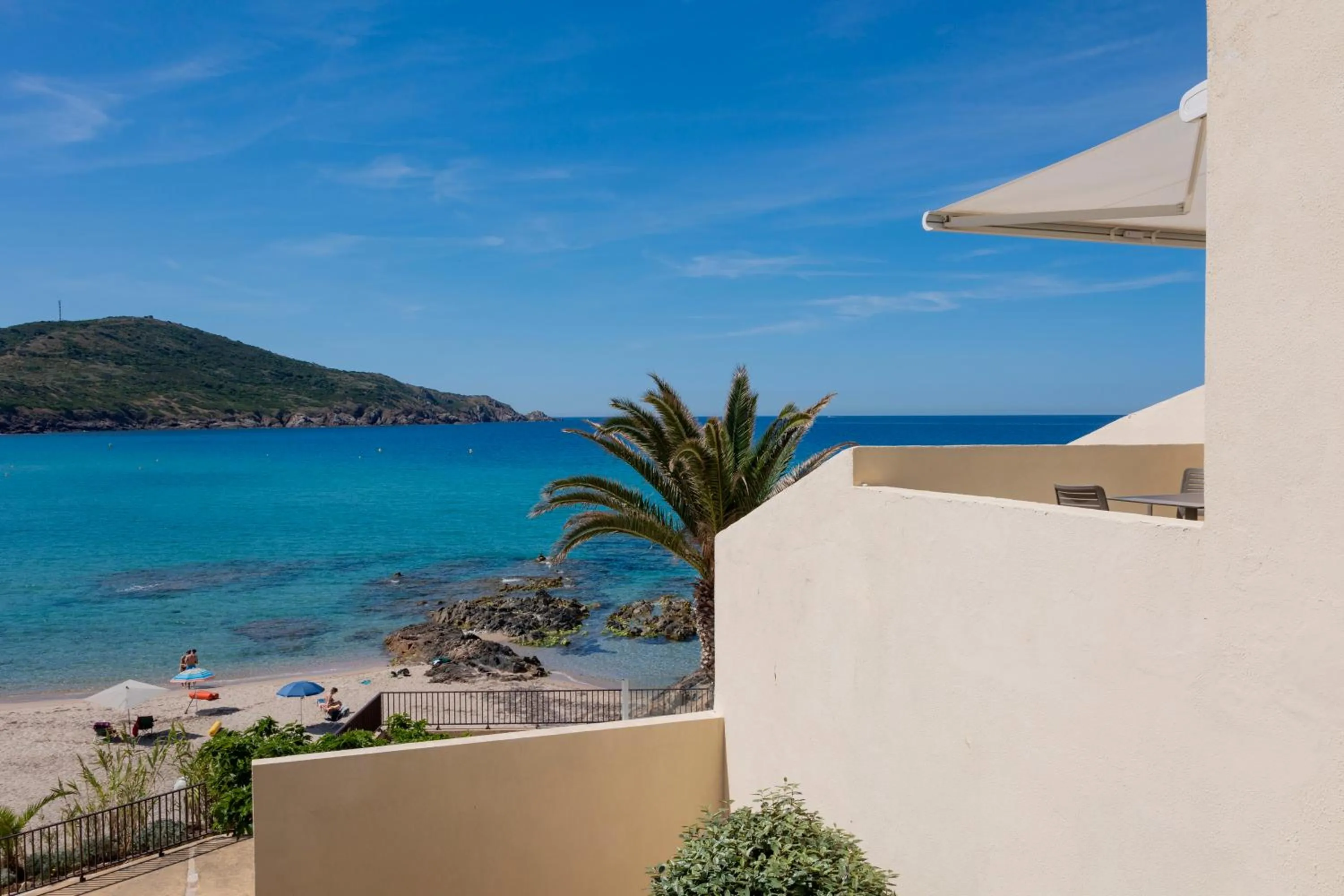 Property building in Hôtel et Résidence Ta Kladia - Omigna