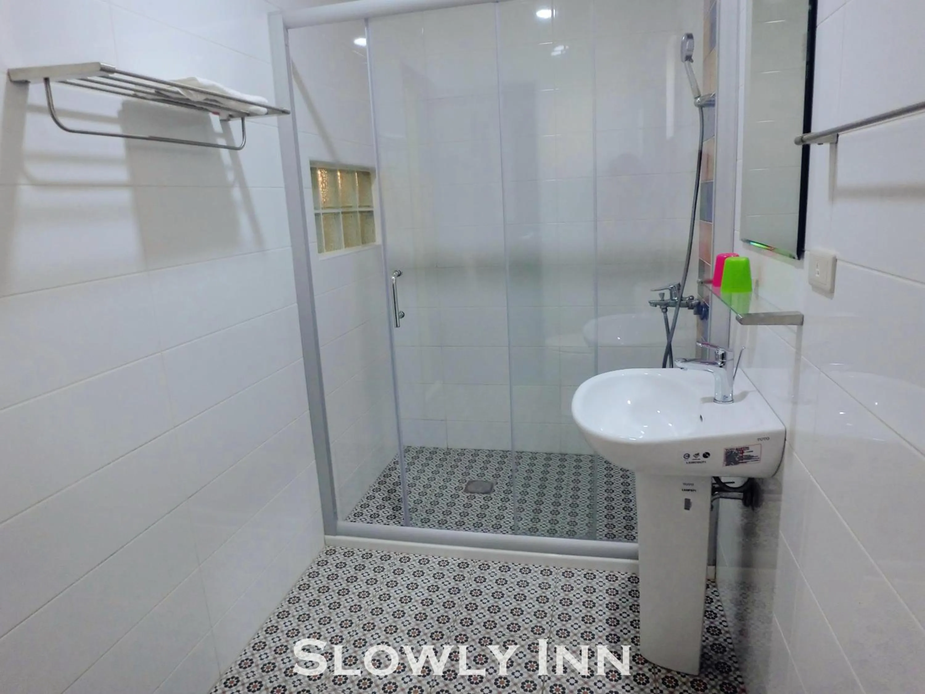 Shower in Slowly inn