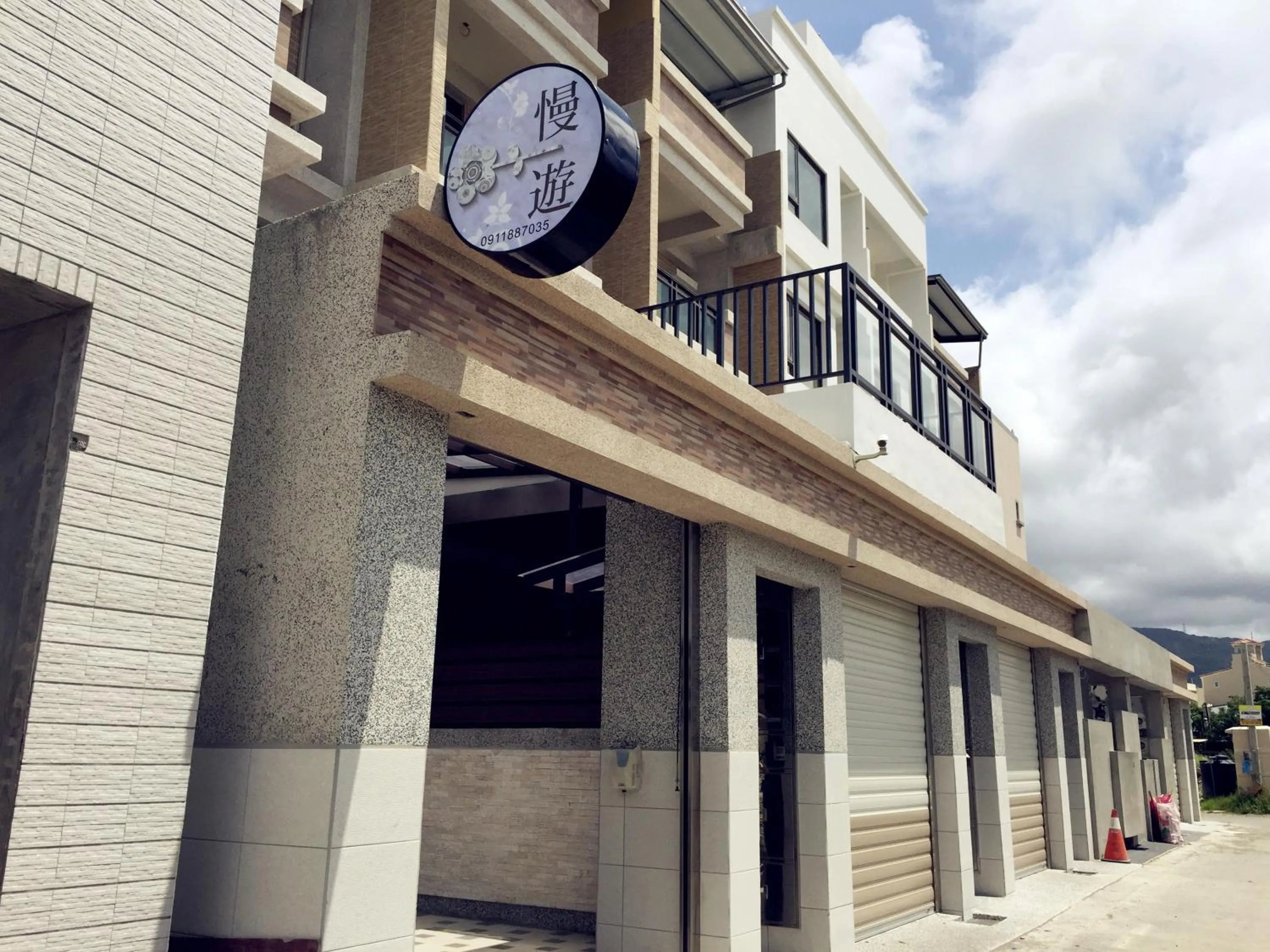 Property building in Slowly inn