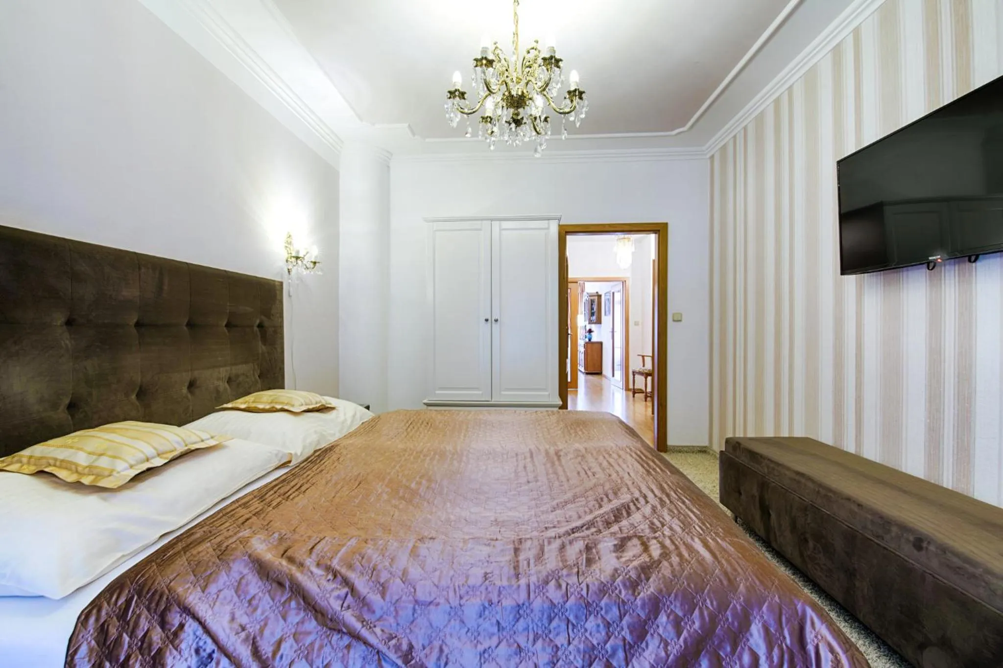 Photo of the whole room, Bed in LD Morava