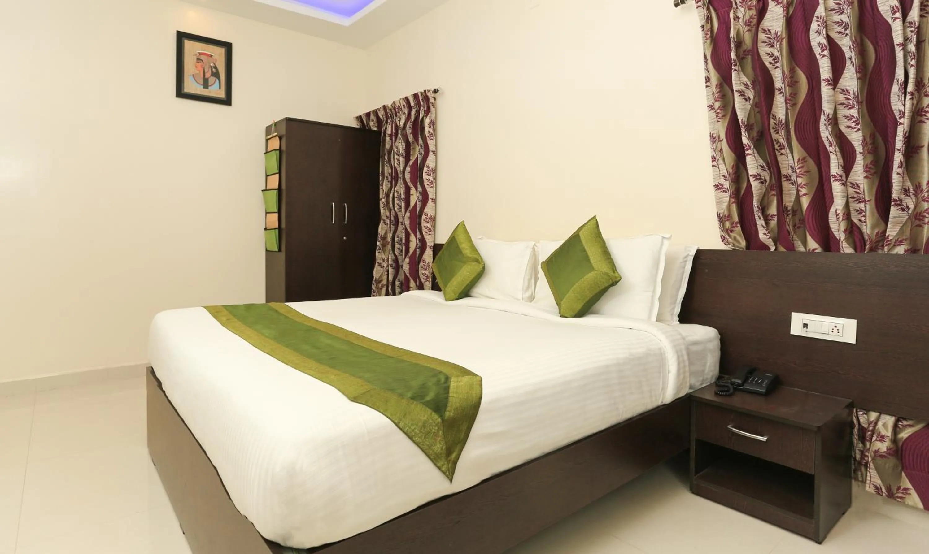 Bed in Treebo Light House, 900 Mtrs From Botanical Garden