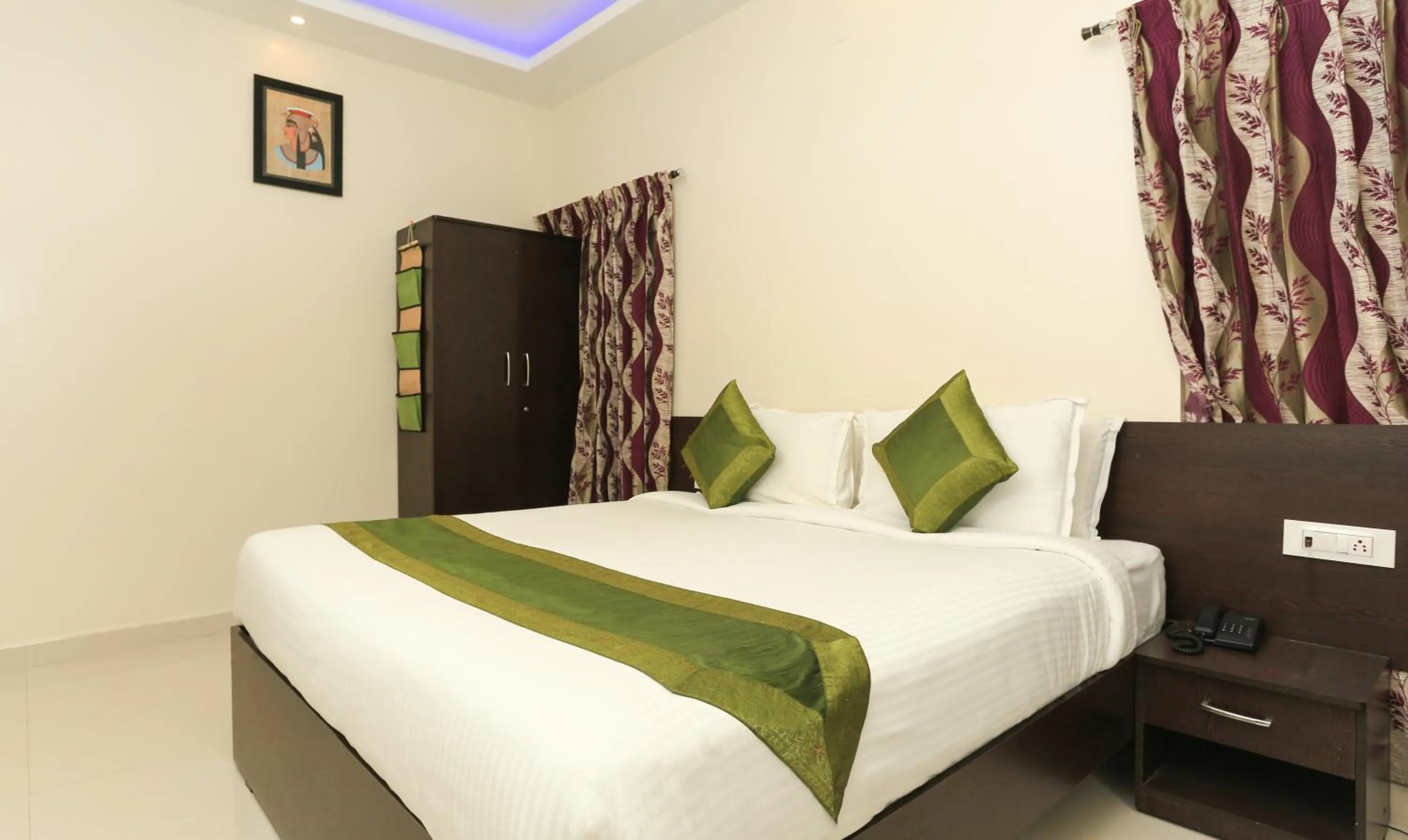 Bed in Treebo Light House, 900 Mtrs From Botanical Garden