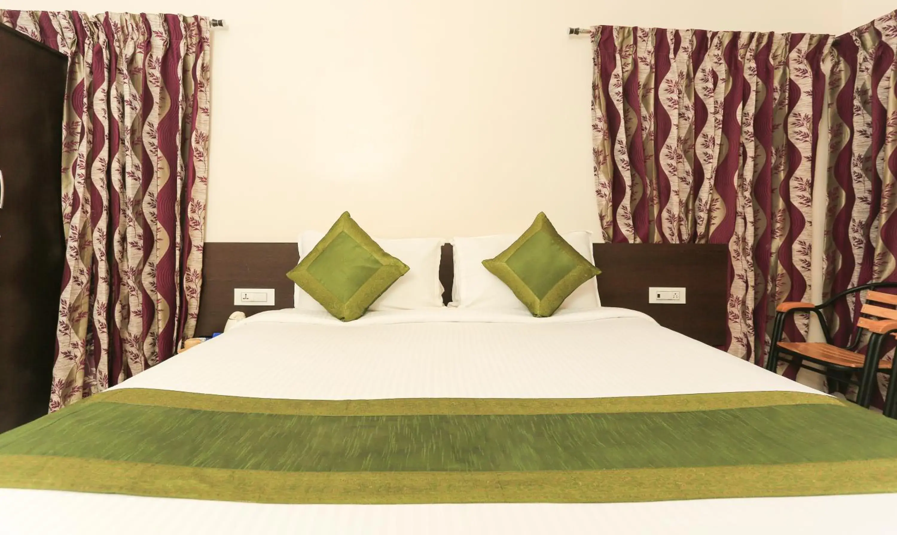 Bed in Treebo Light House, 900 Mtrs From Botanical Garden Bed in Treebo Light House, 900 Mtrs From Botanical Garden