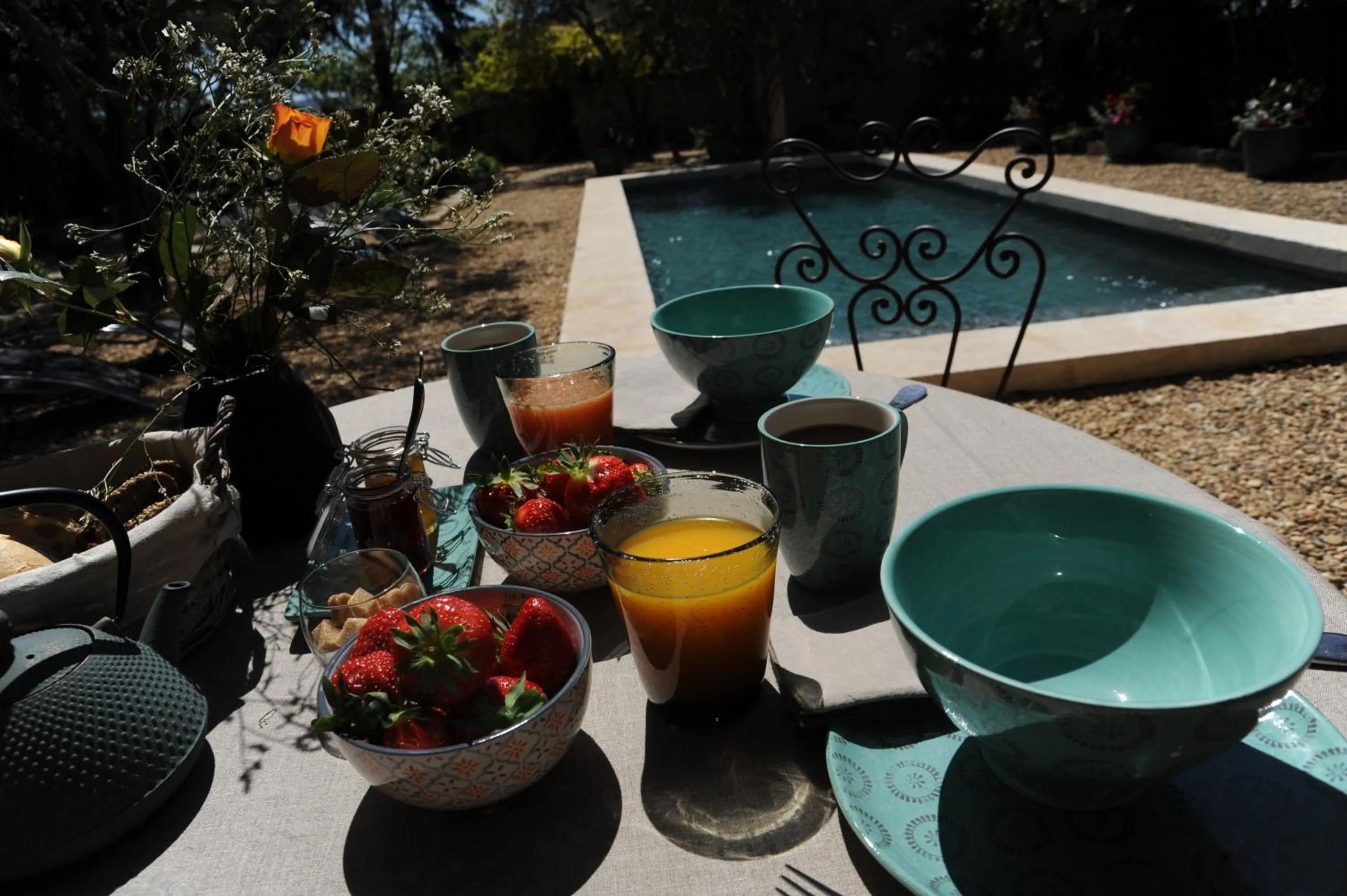 Continental breakfast in Le Jardin de Mazan
