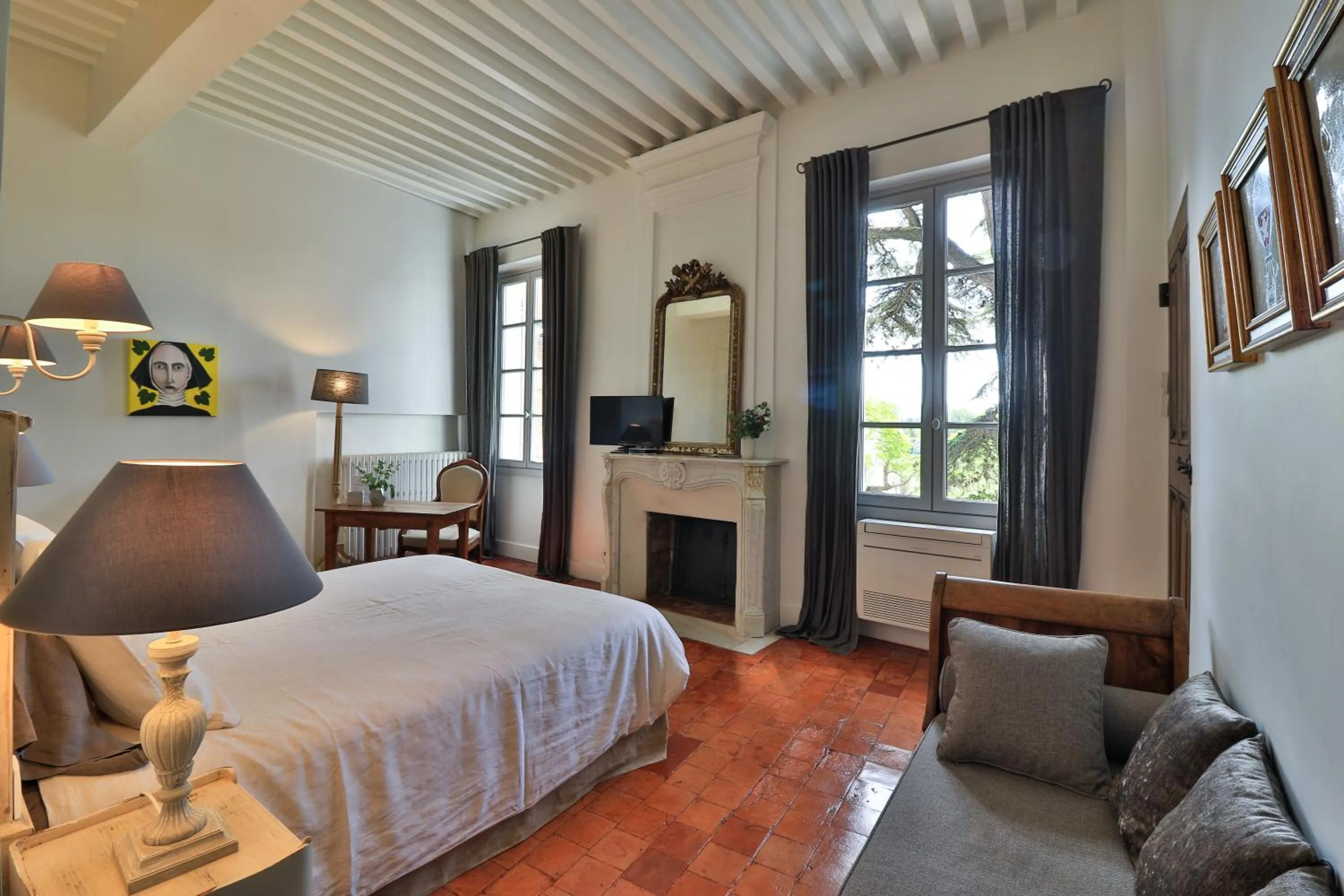 Photo of the whole room, Bed in Le Jardin de Mazan