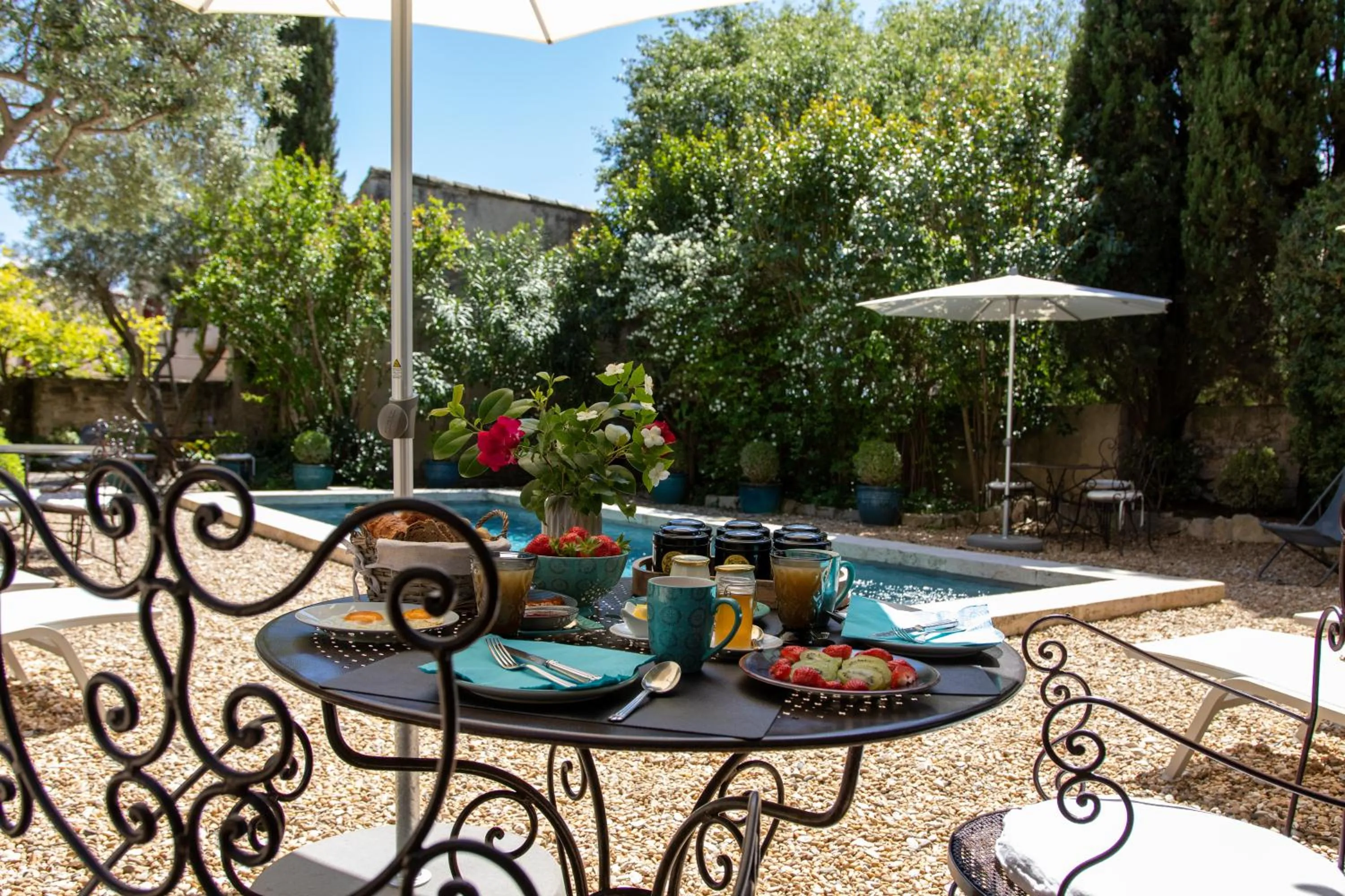 Breakfast in Le Jardin de Mazan