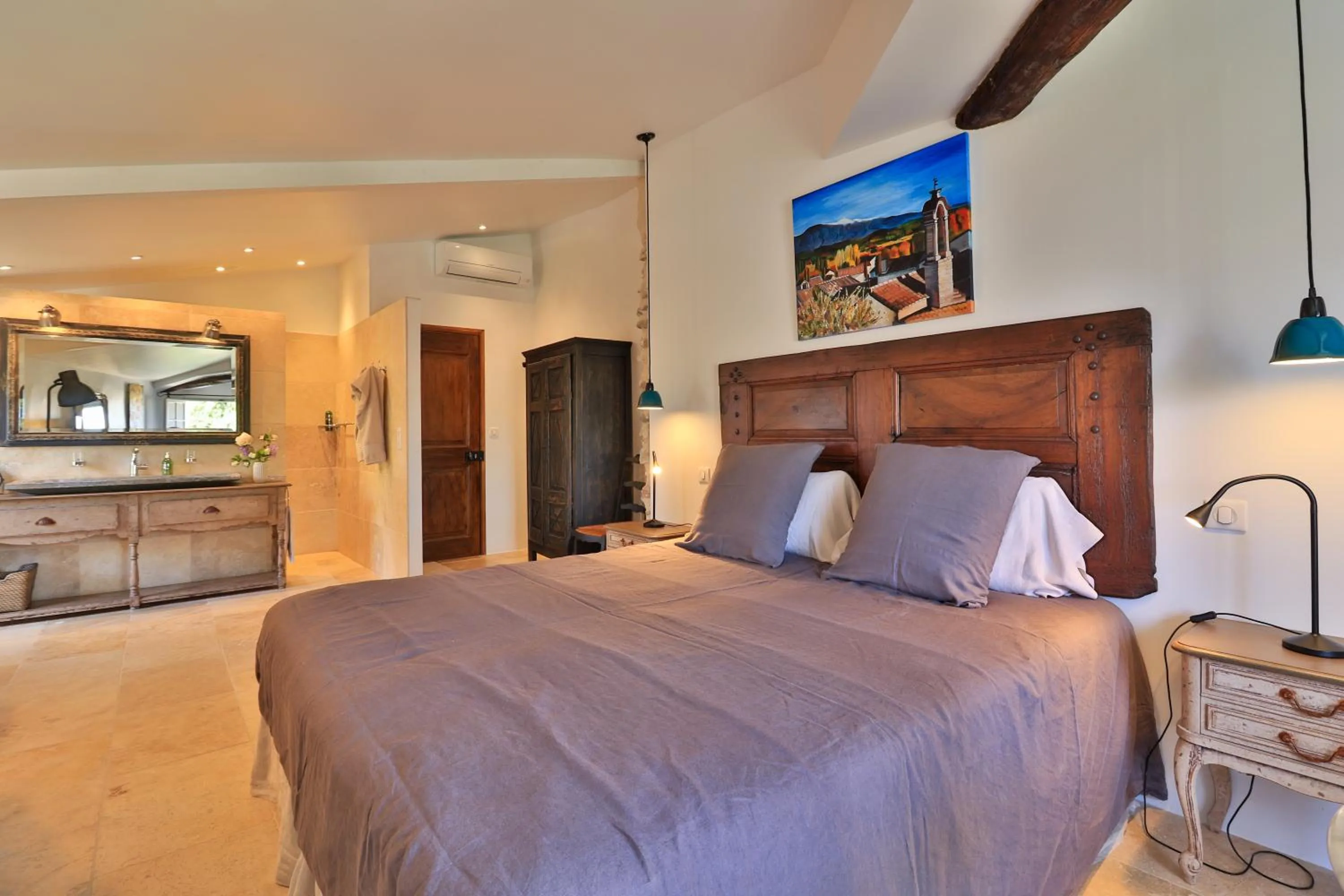 Photo of the whole room, Bed in Le Jardin de Mazan