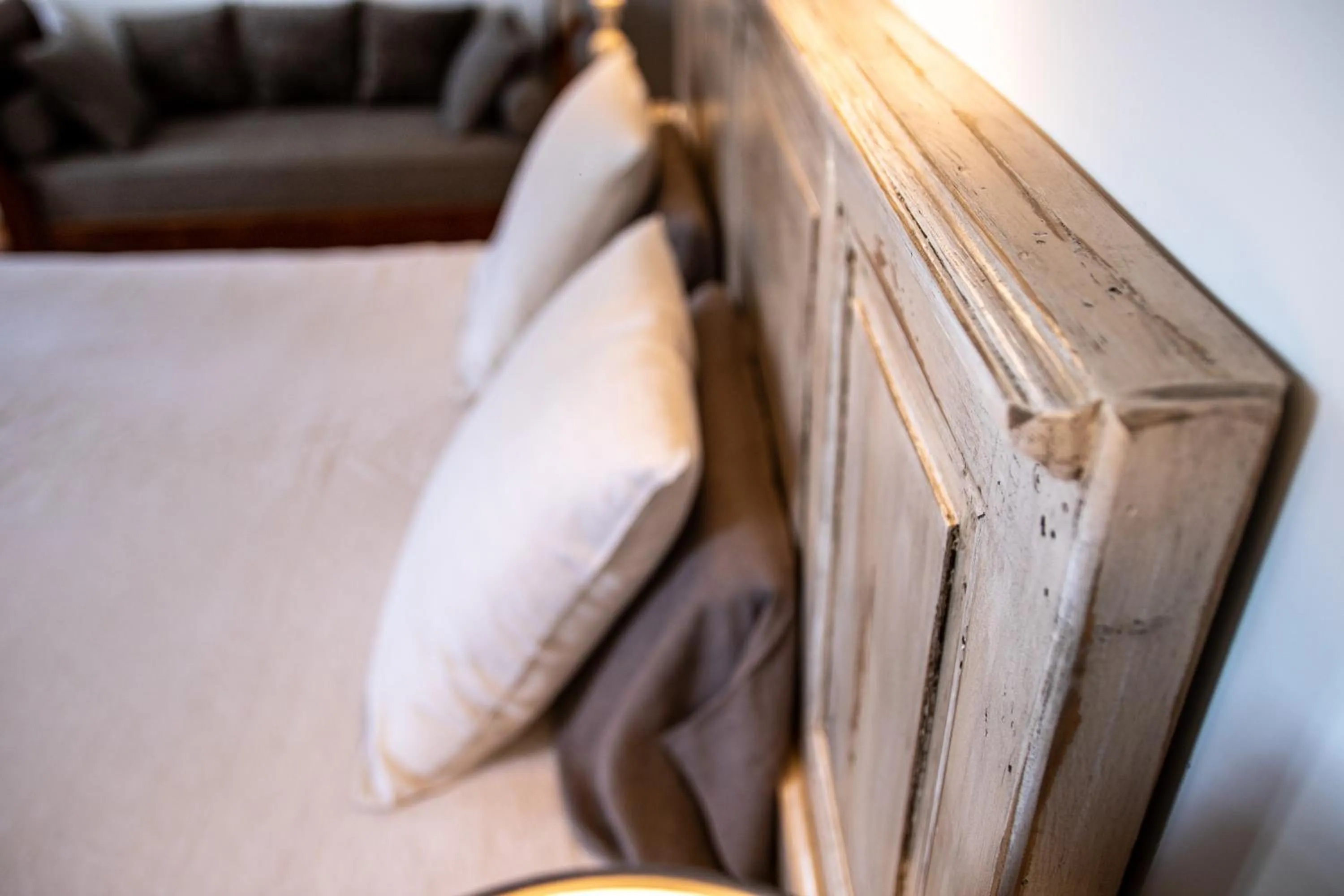 Decorative detail, Bed in Le Jardin de Mazan