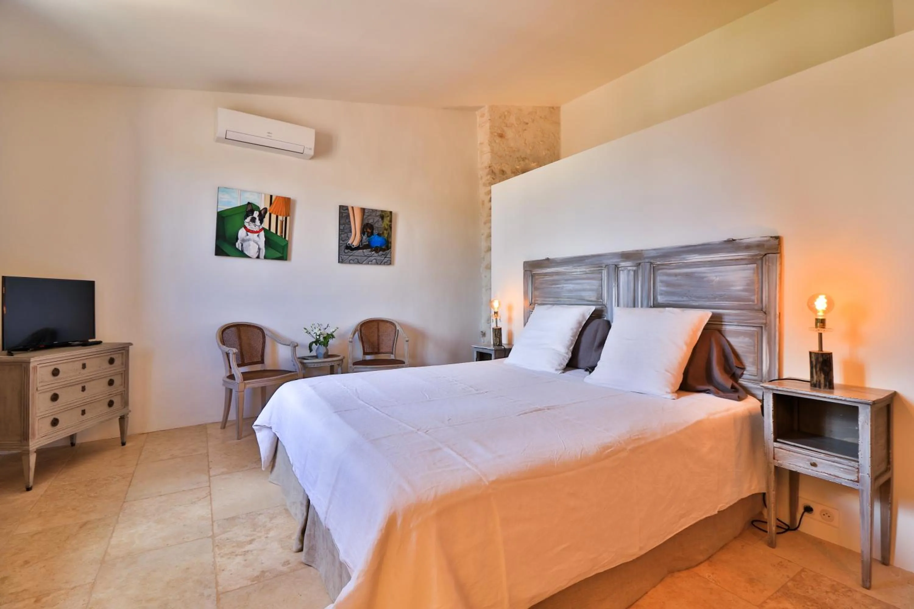 Photo of the whole room, Bed in Le Jardin de Mazan