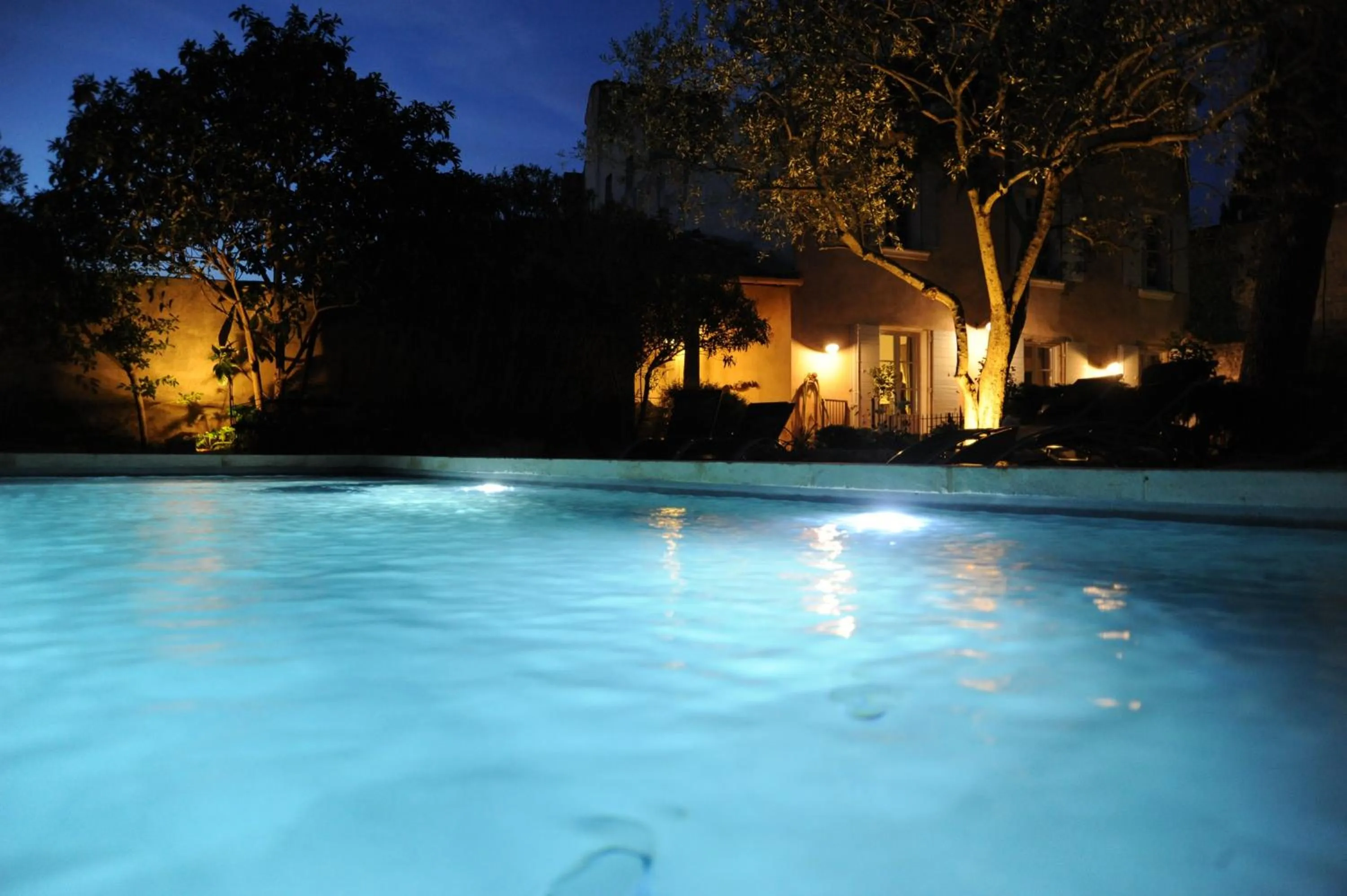 Swimming pool in Le Jardin de Mazan