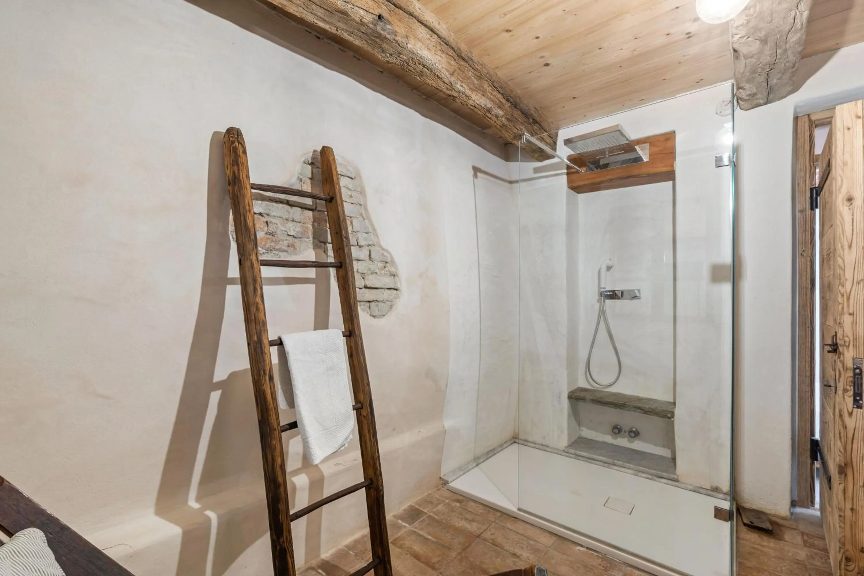 Shower in Greeneria