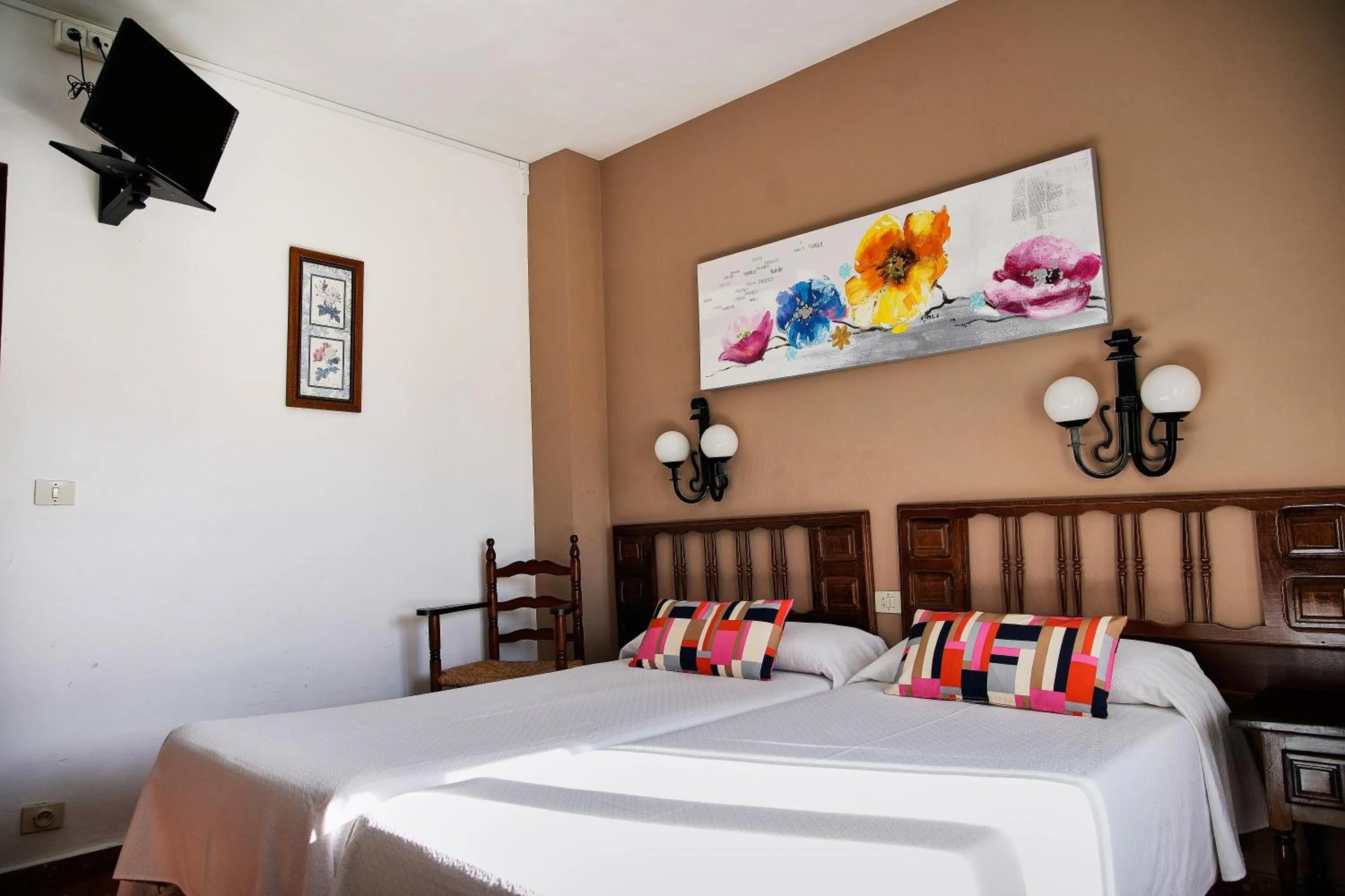Photo of the whole room, Bed in Hotel La Burna Panoràmic