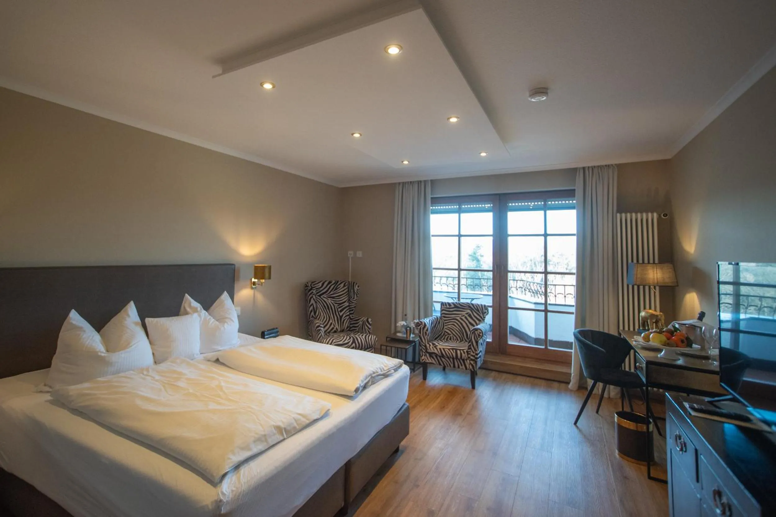 Photo of the whole room, Bed in Hotel Restaurant Vinothek LAMM