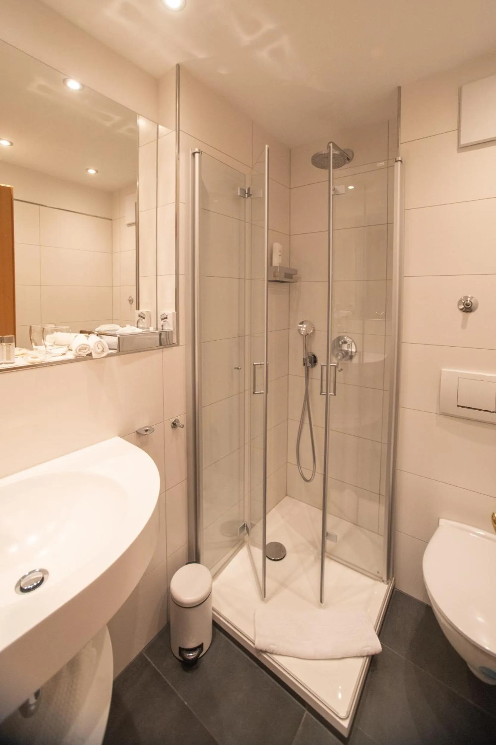 Shower in Hotel Restaurant Vinothek LAMM