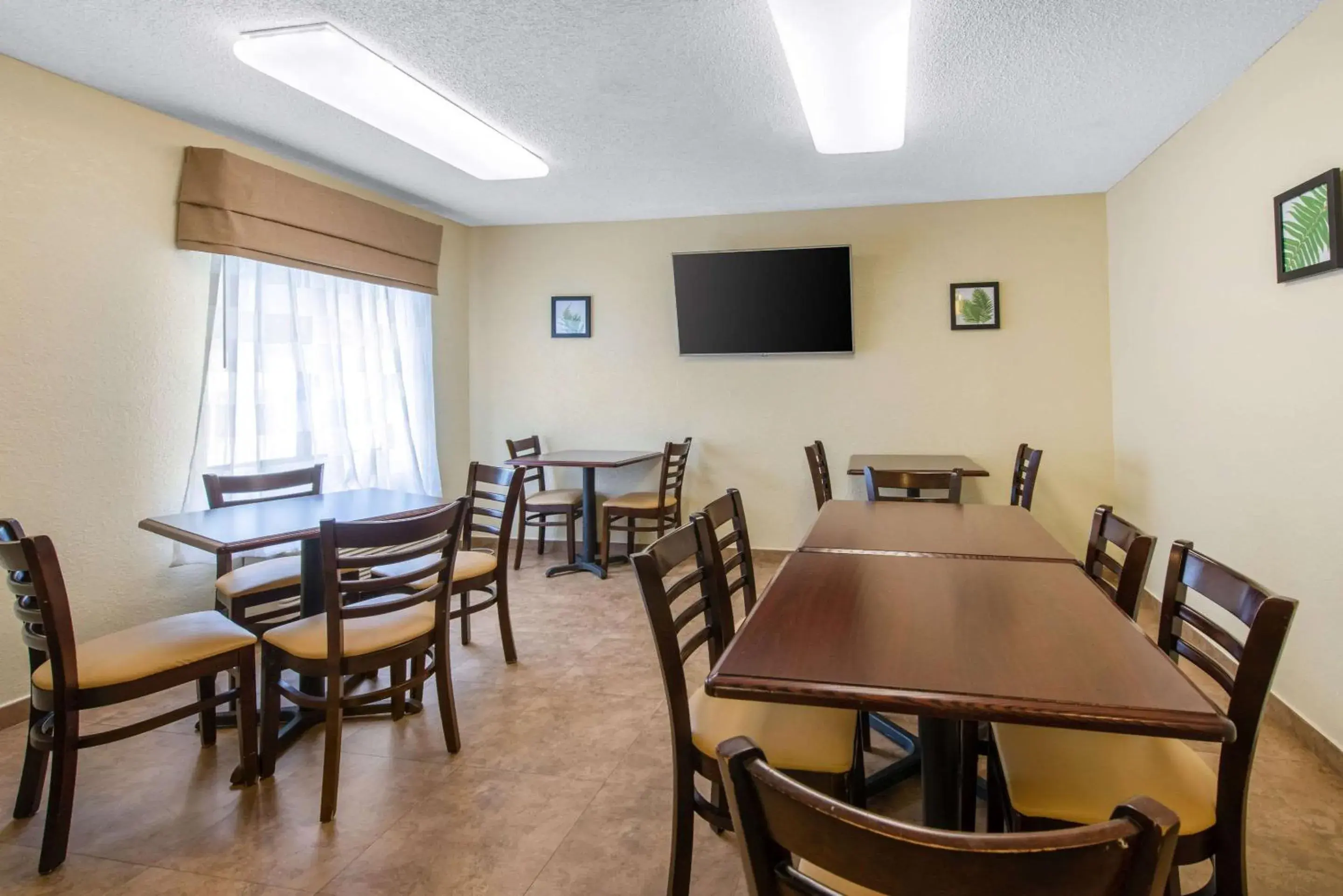 Breakfast in Sleep Inn Sarasota North Breakfast in Sleep Inn Sarasota North