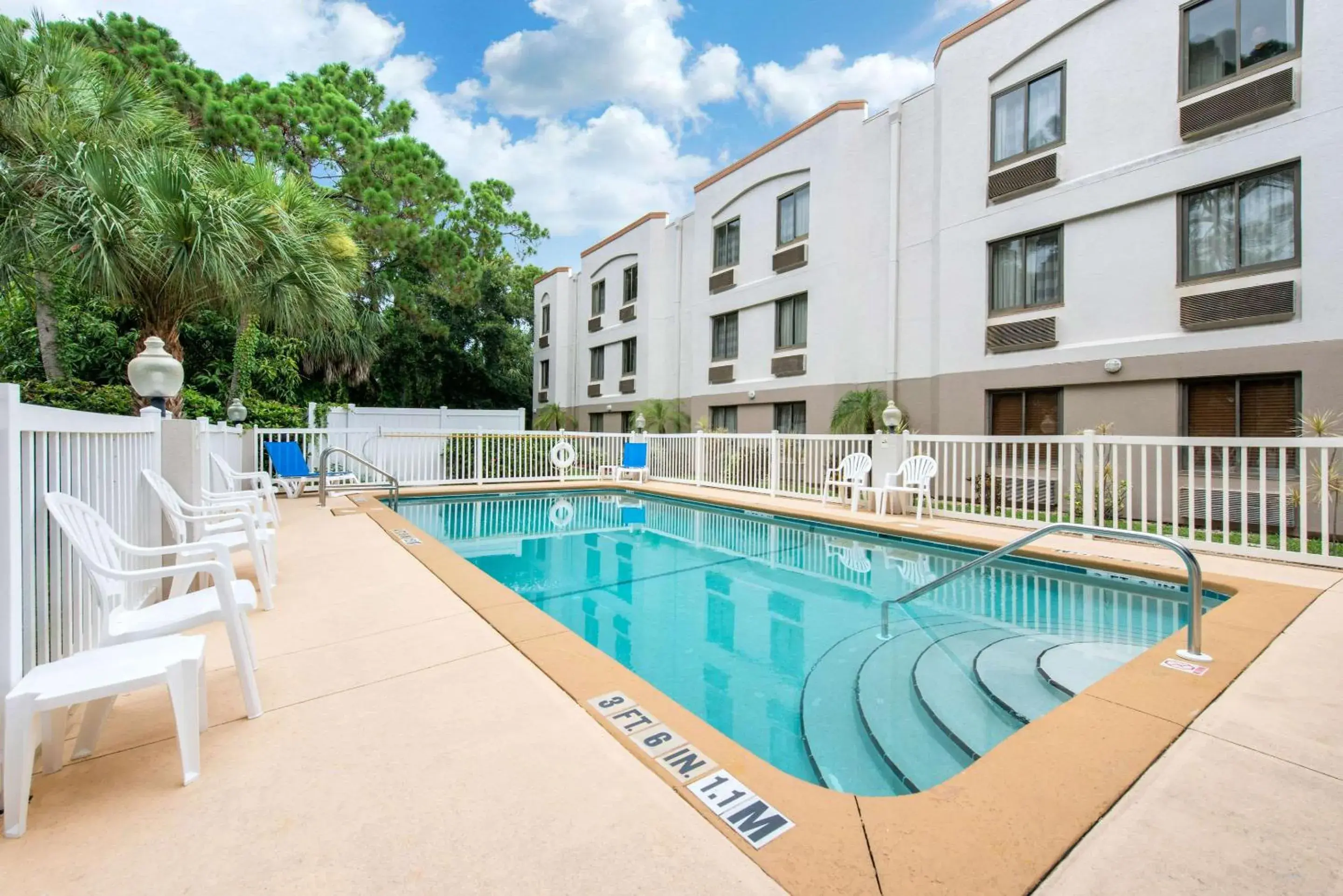 Swimming pool in Sleep Inn Sarasota North Swimming pool in Sleep Inn Sarasota North