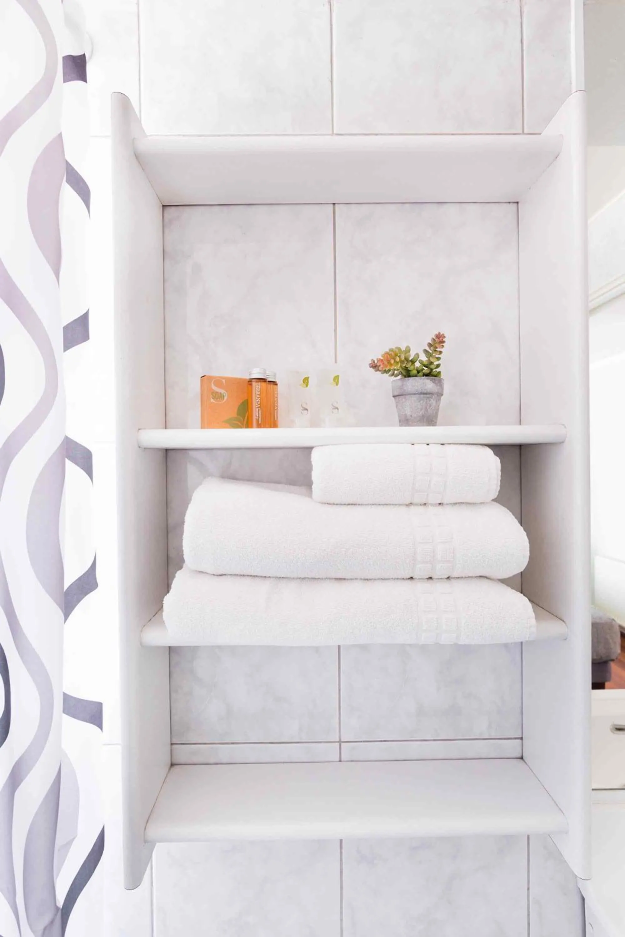 Bathroom, Bed in Santa Magdalena Apartments