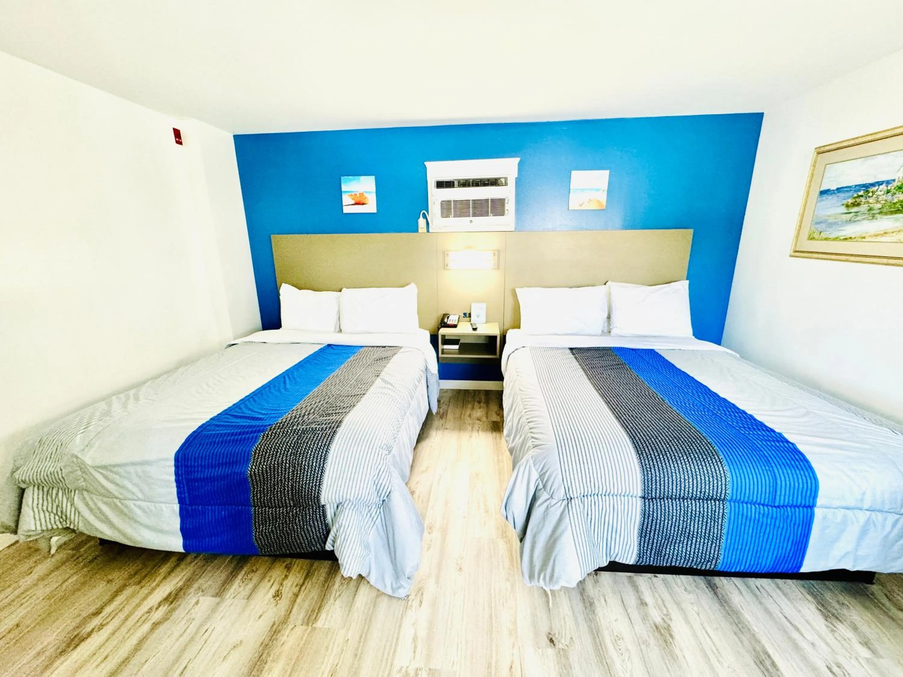 Bedroom, Bed in Blue Spruce