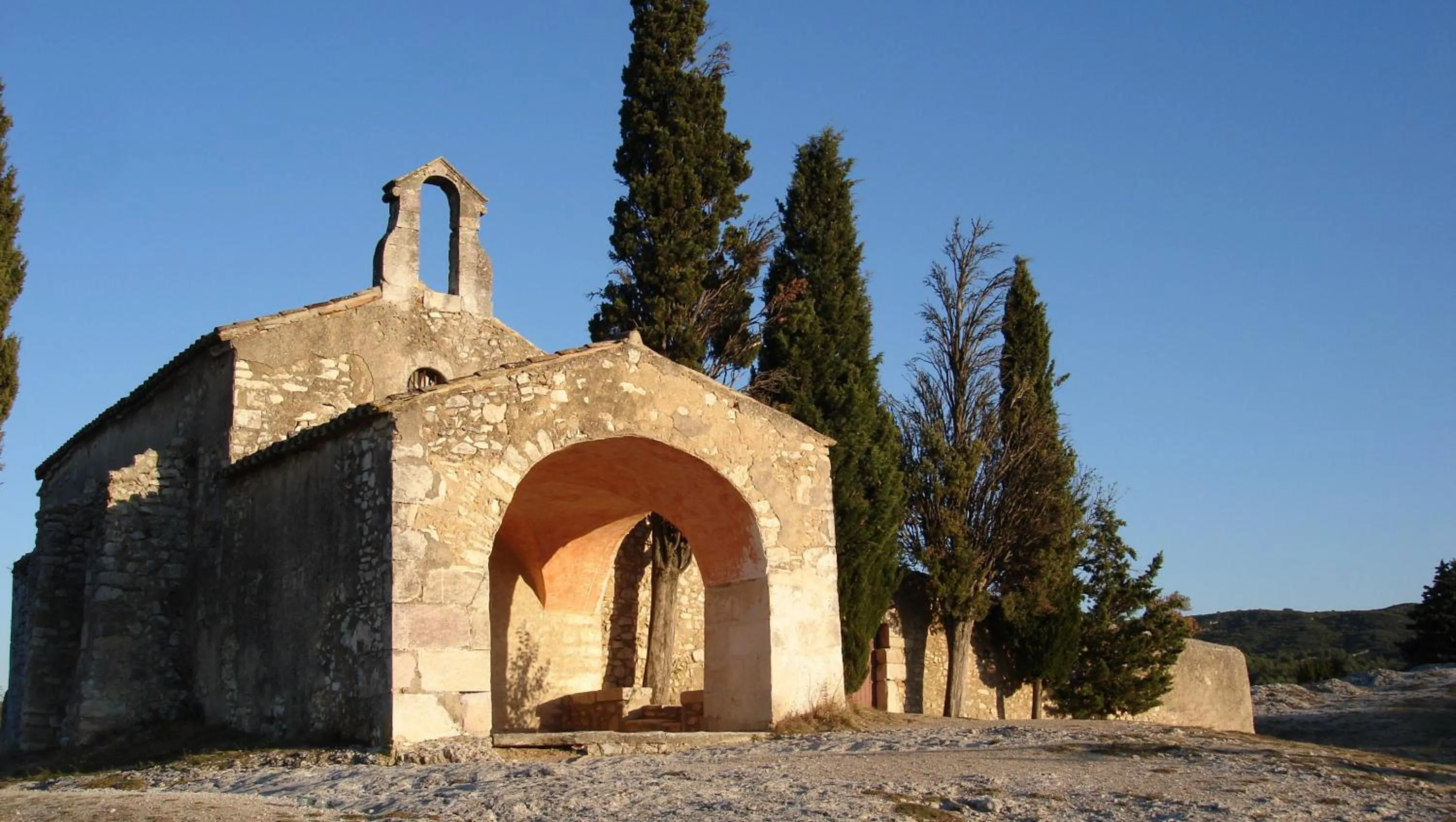 Natural landscape in La Sarriette - Chambres d'hôtes et gîte d'étape à Eygalières