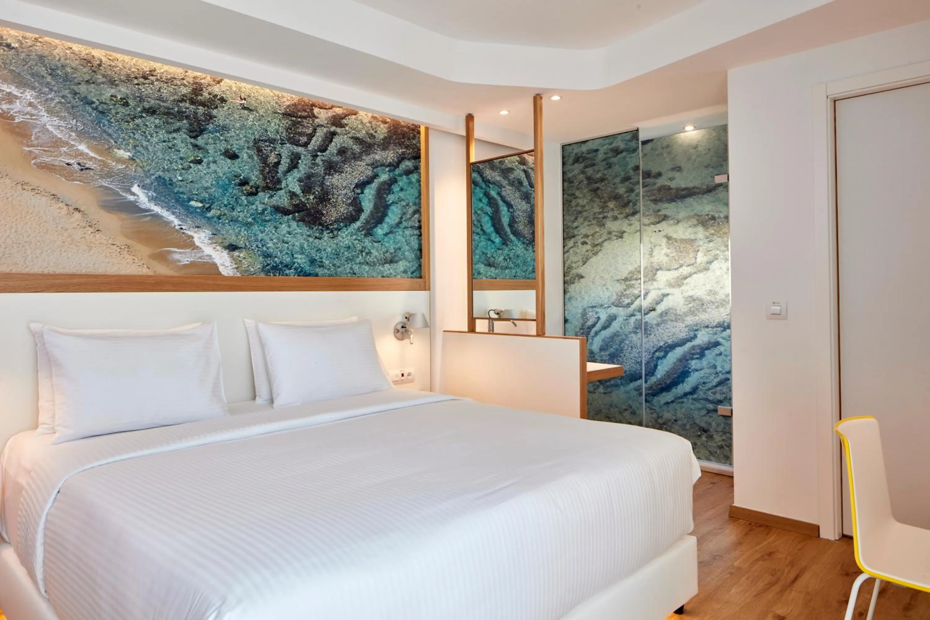 Shower, Bed in Olive Green Hotel