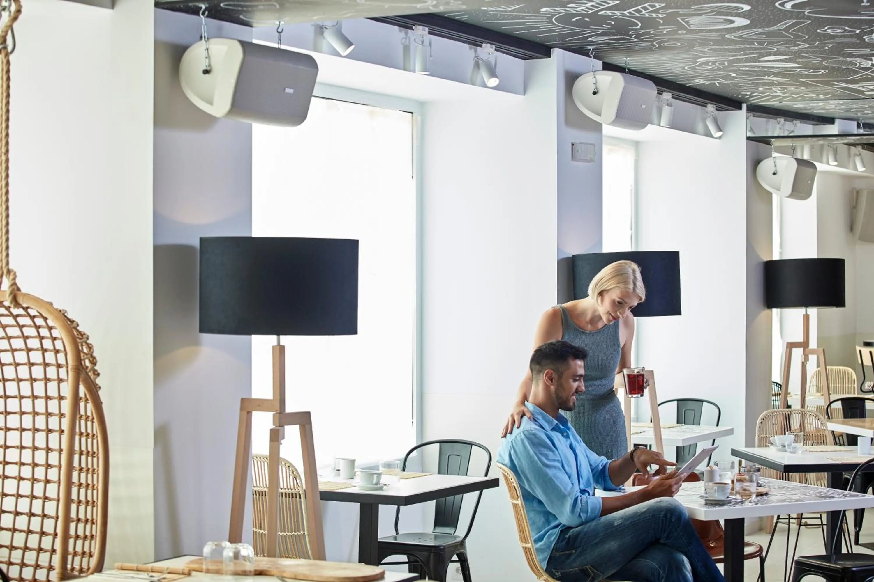 Restaurant/places to eat in Olive Green Hotel