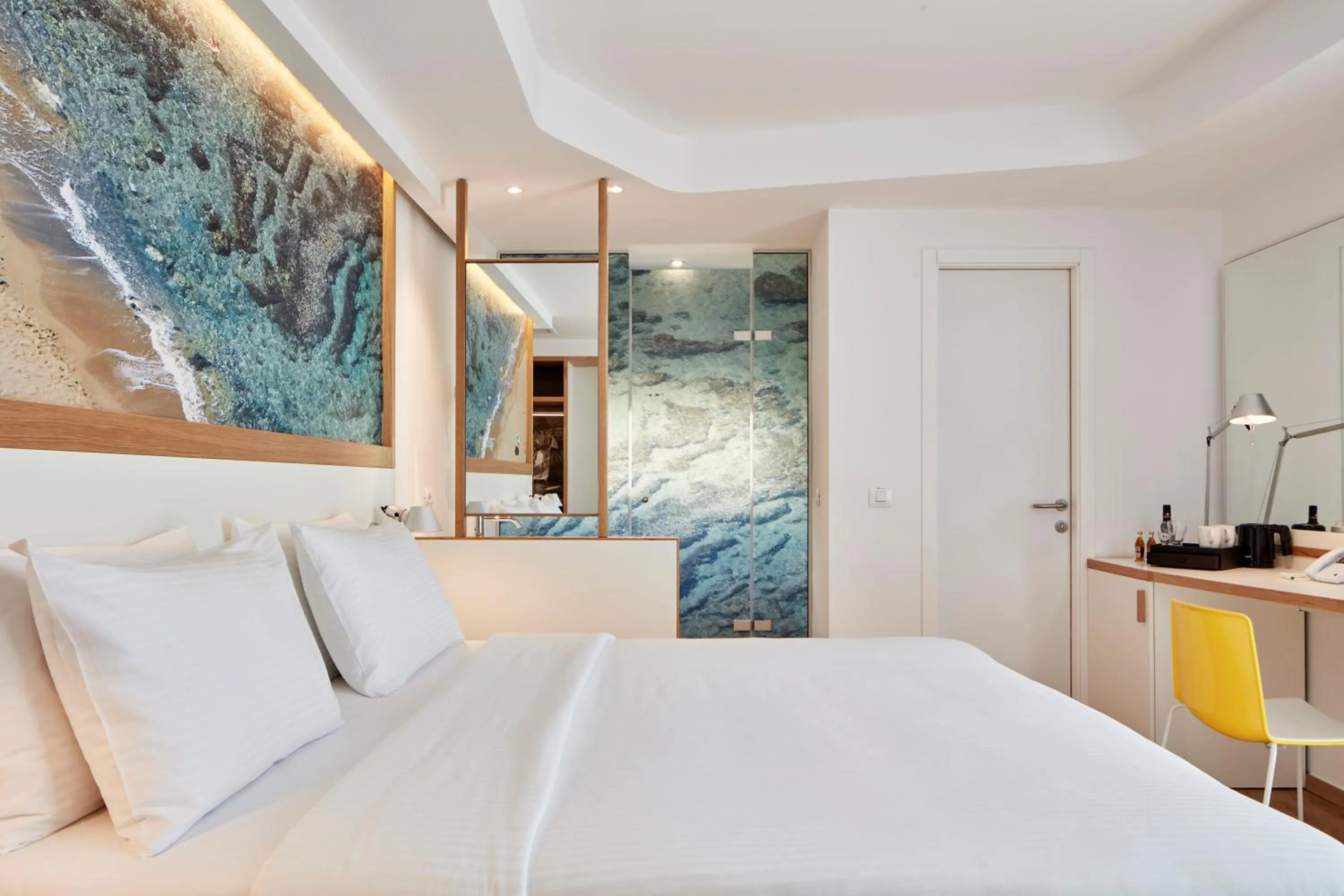 Shower, Bed in Olive Green Hotel