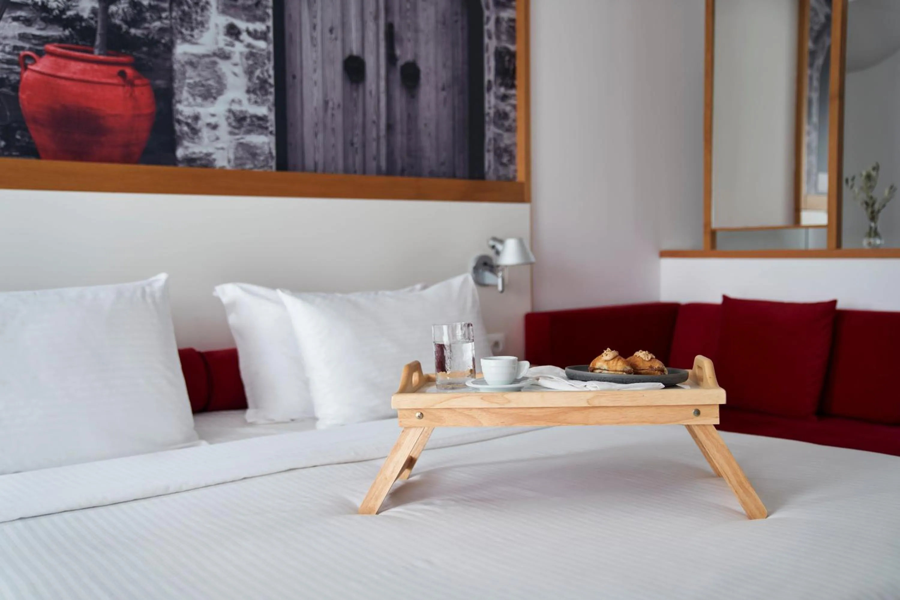 room service, Bed in Olive Green Hotel