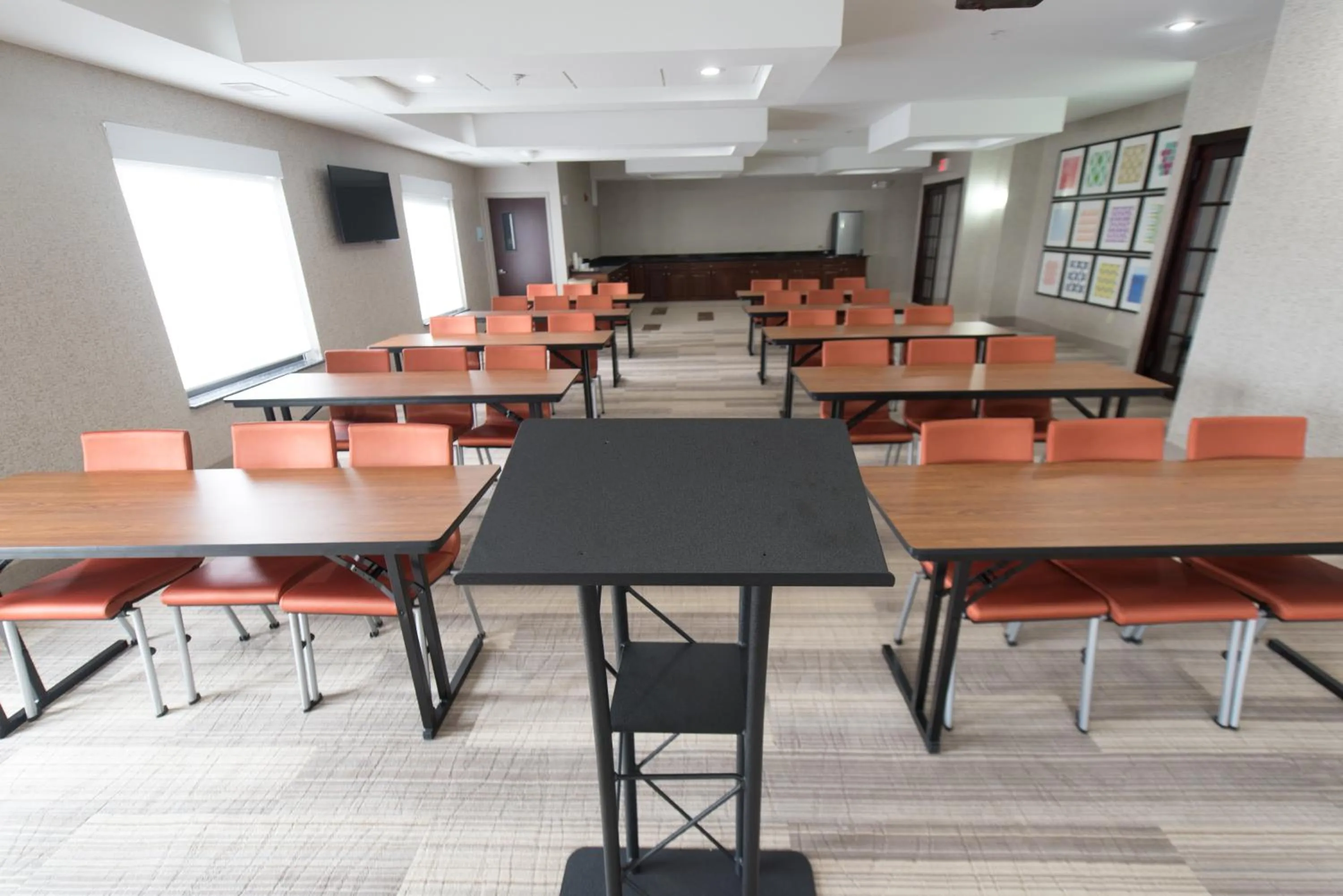 Meeting/conference room in Holiday Inn Express Hotel & Suites Erie an IHG Hotel