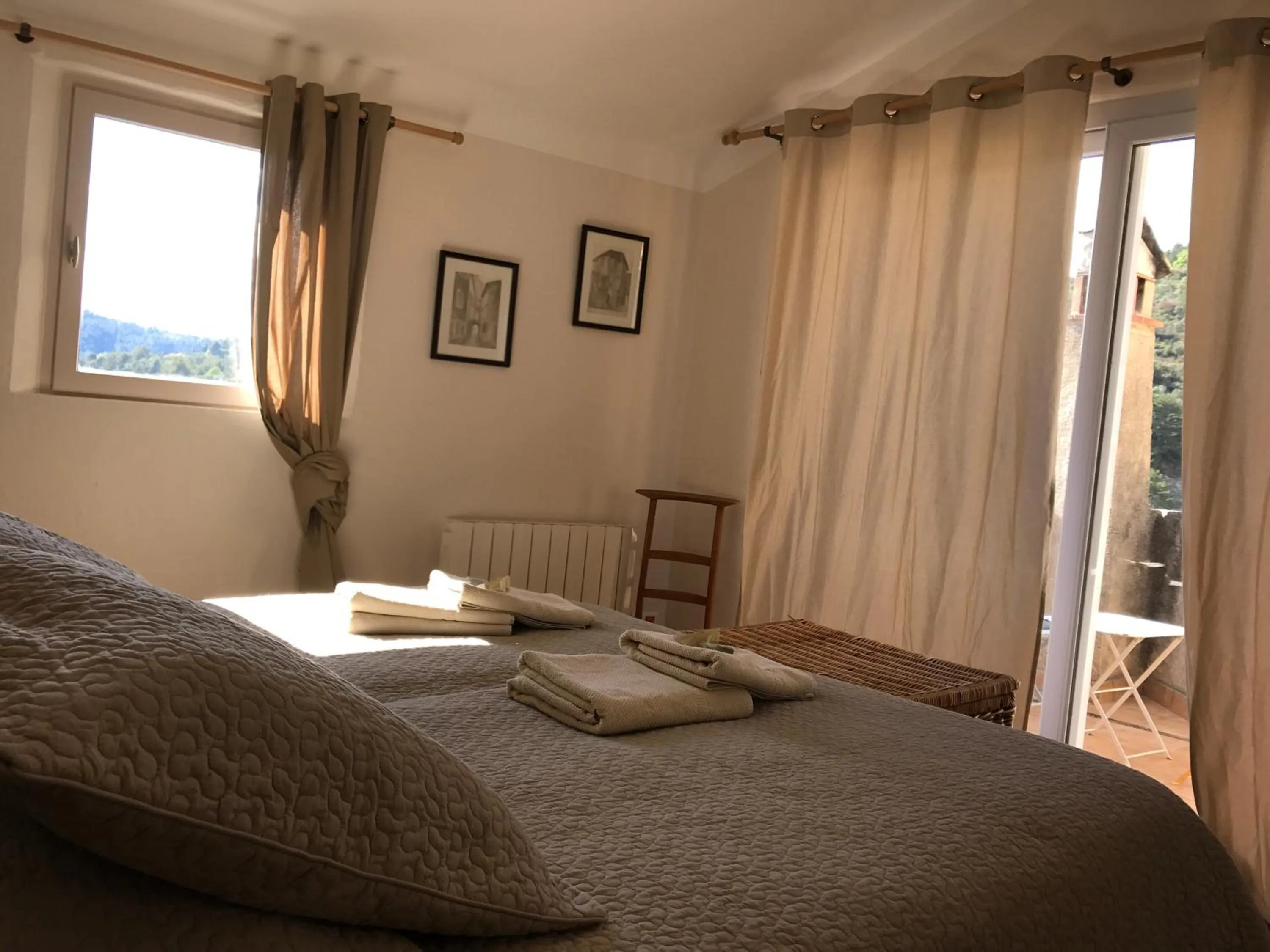 Balcony/Terrace, Bed in Hôtel Particulier des Lumières