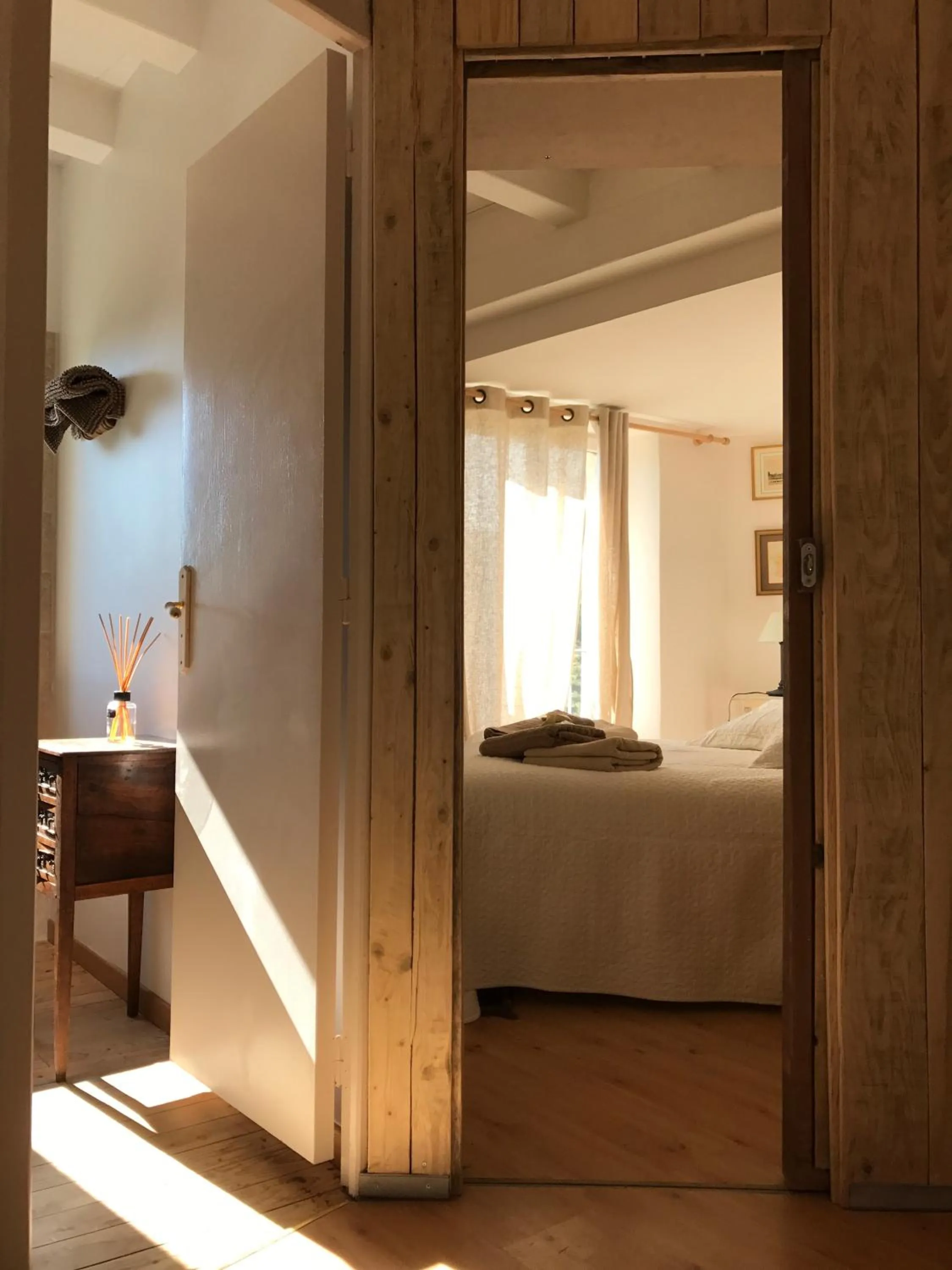 Shower, Bed in Hôtel Particulier des Lumières