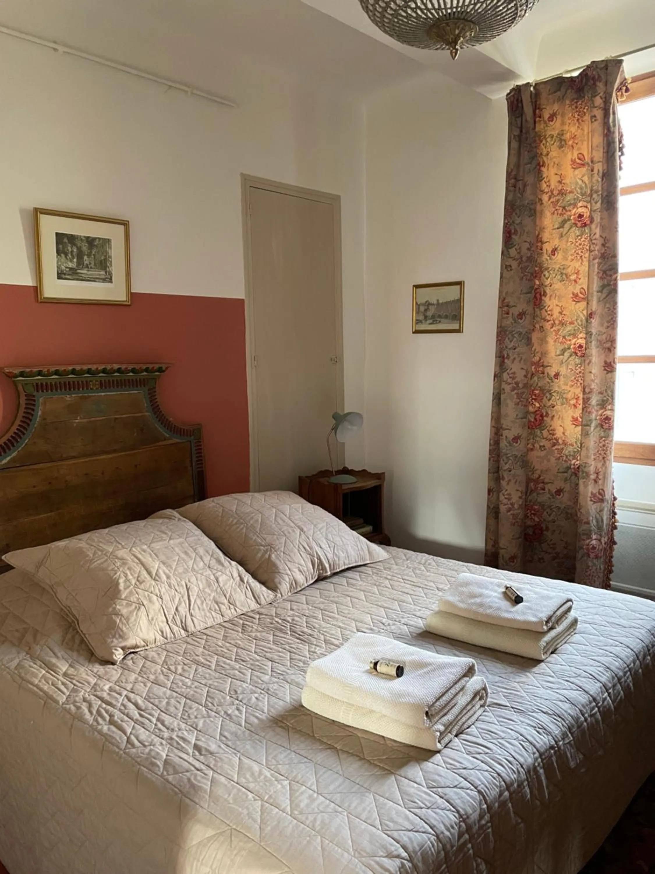 Bed in Hôtel Particulier des Lumières