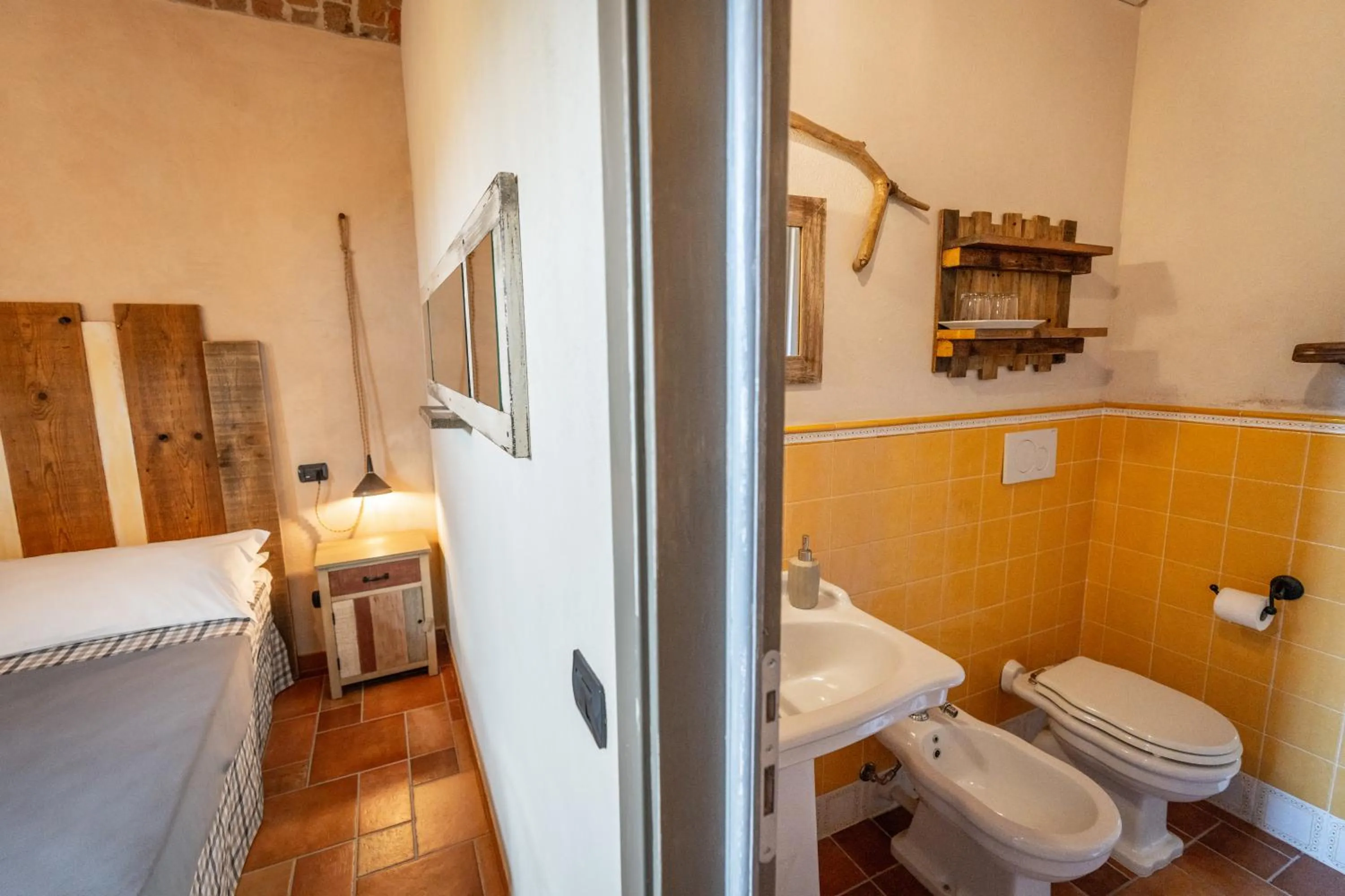 Bathroom in Gilda e i suoi amici