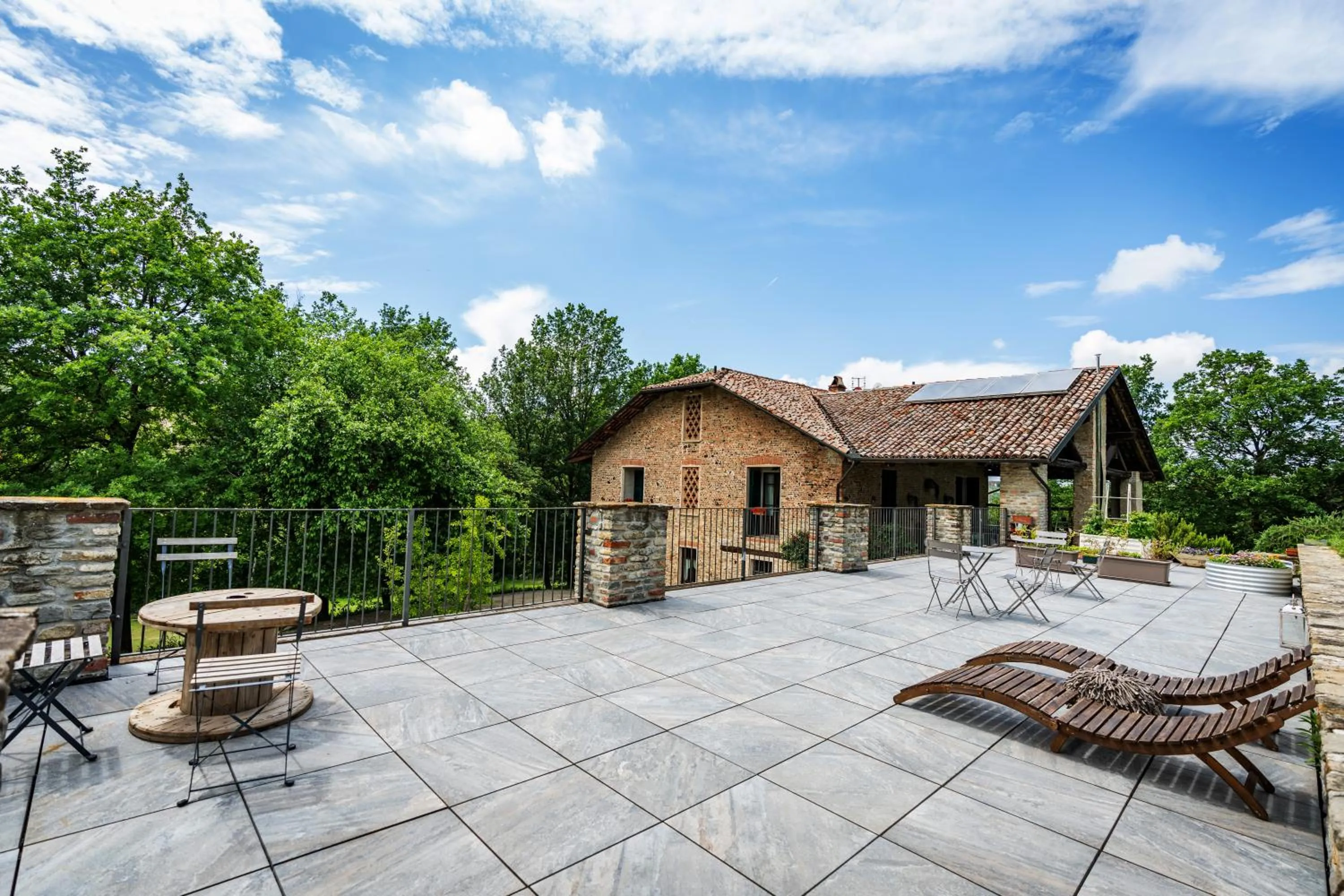 Solarium in Gilda e i suoi amici