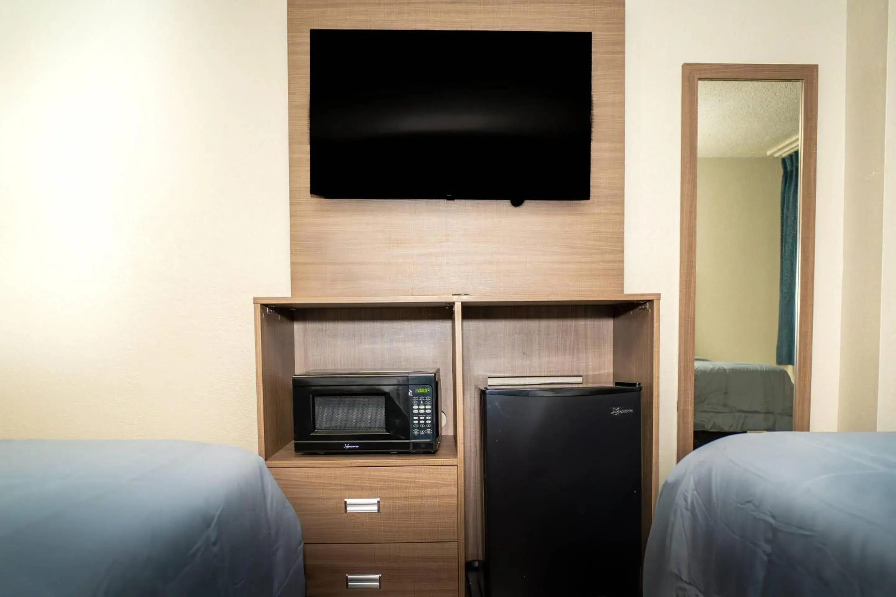 Double Room with Two Double Beds - Non-Smoking in Rodeway Inn Near Ybor City - Casino Double Room with Two Double Beds - Non-Smoking in Rodeway Inn Near Ybor City - Casino
