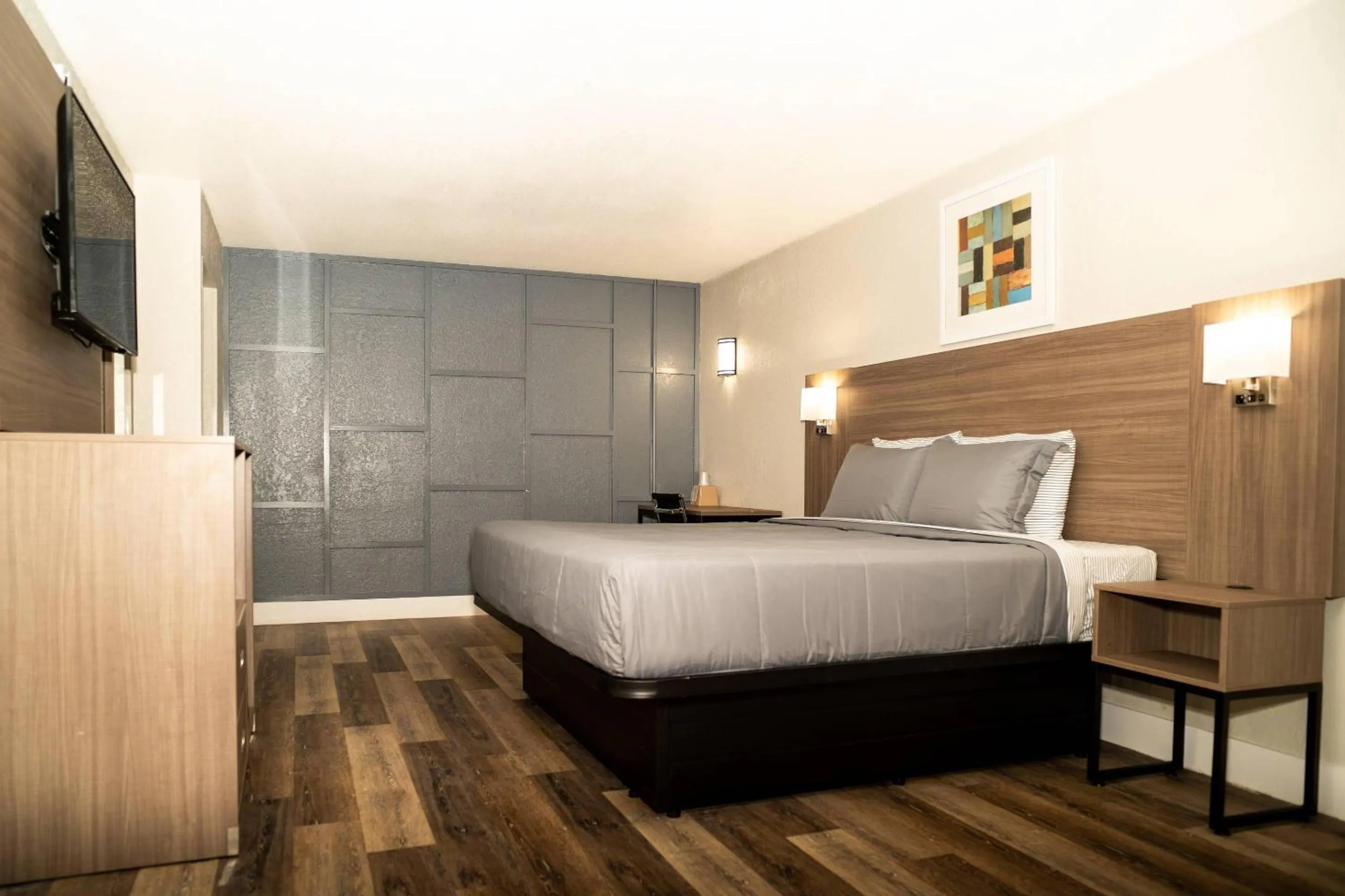 Bedroom, Bed in Rodeway Inn Near Ybor City - Casino