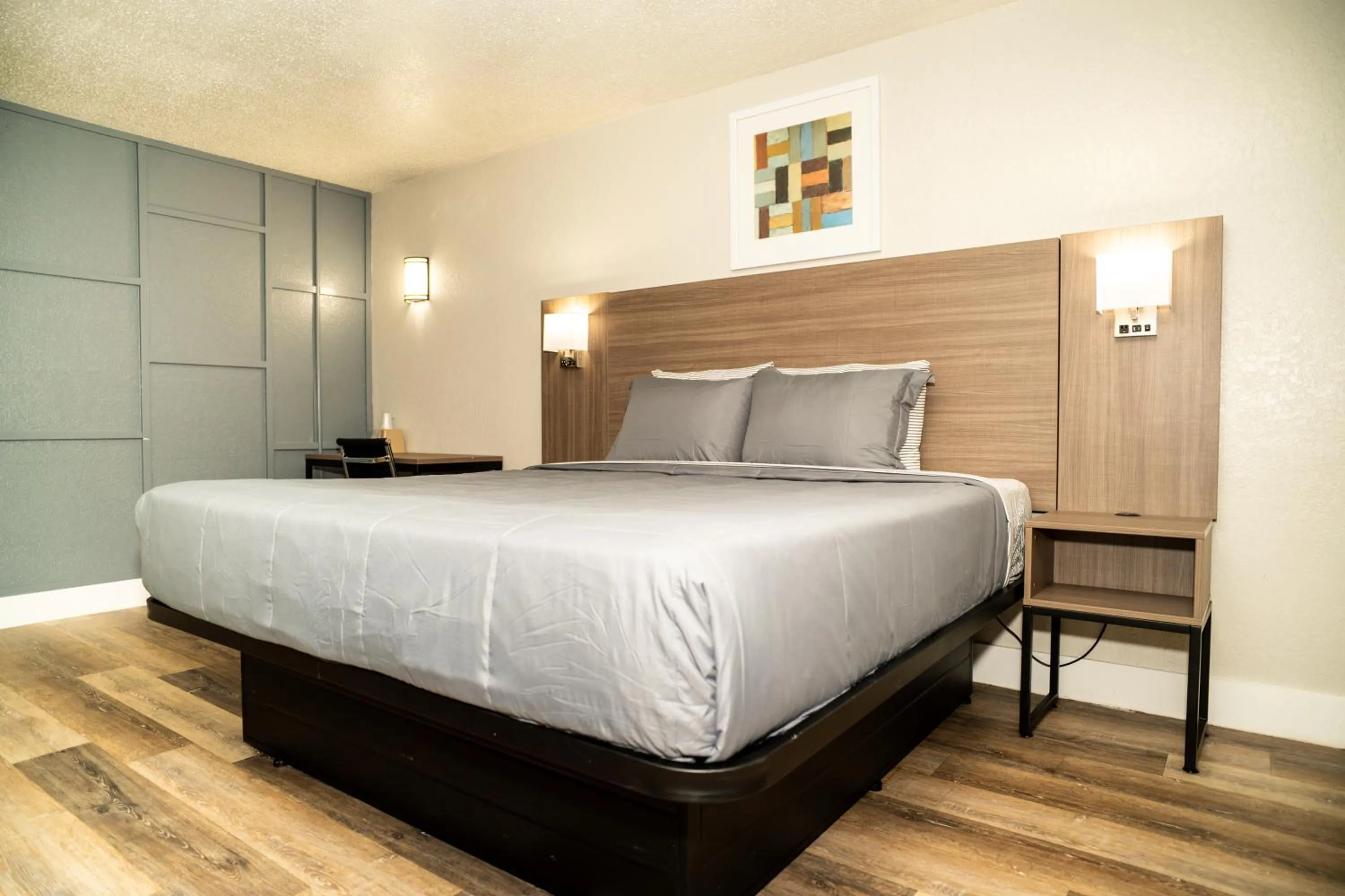 Bed in Rodeway Inn Near Ybor City - Casino