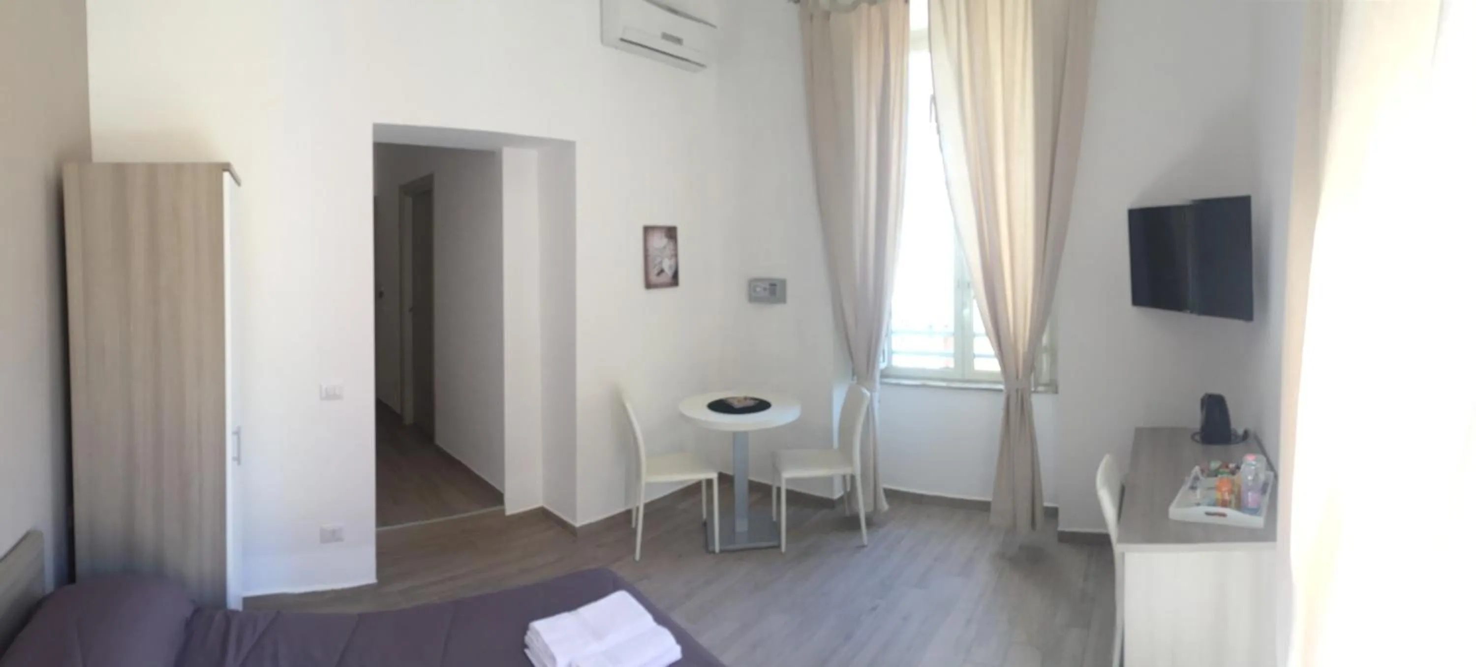 Photo of the whole room, Bed in B&B Funikuli Funikula