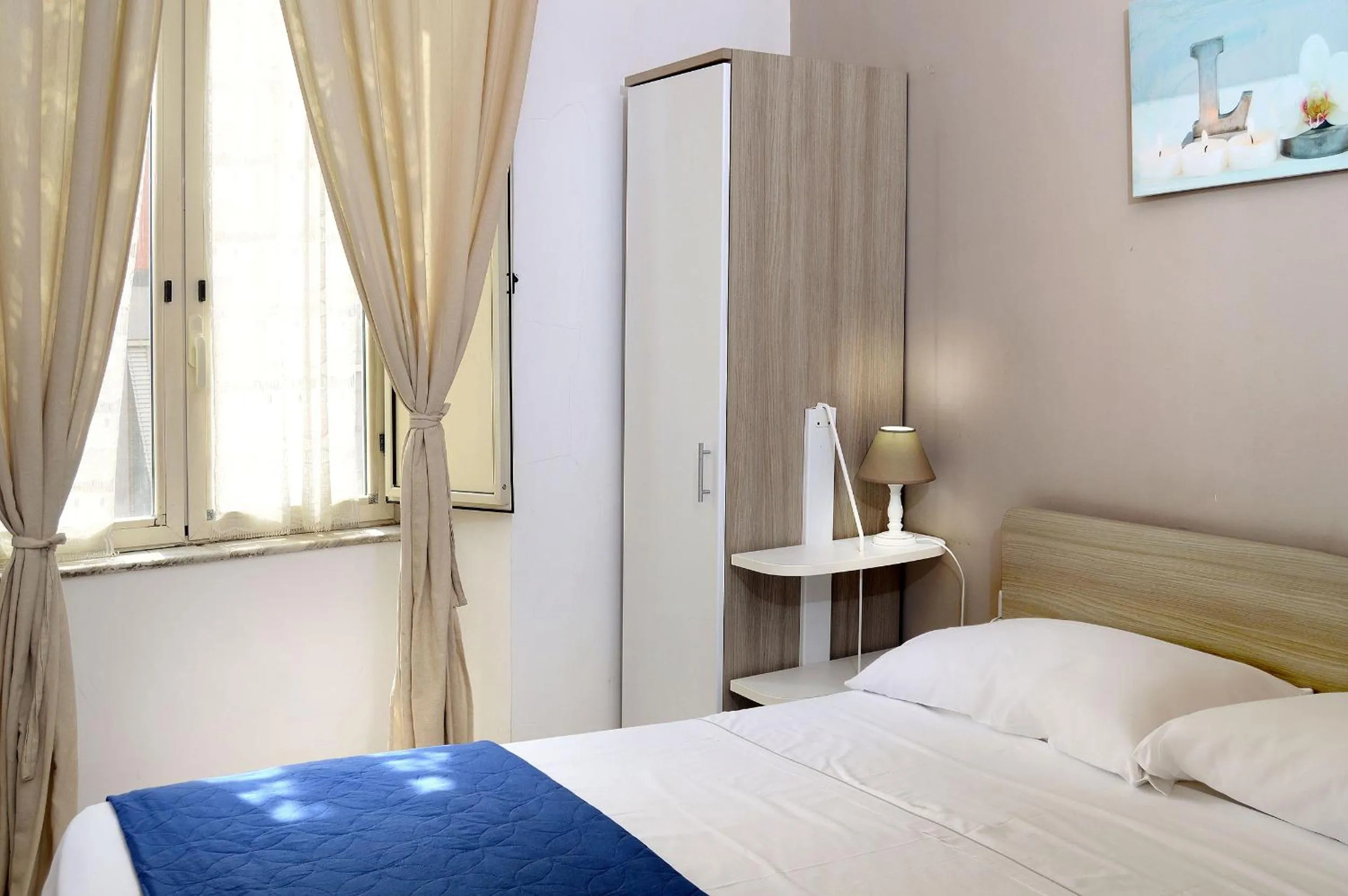 Photo of the whole room, Bed in B&B Funikuli Funikula