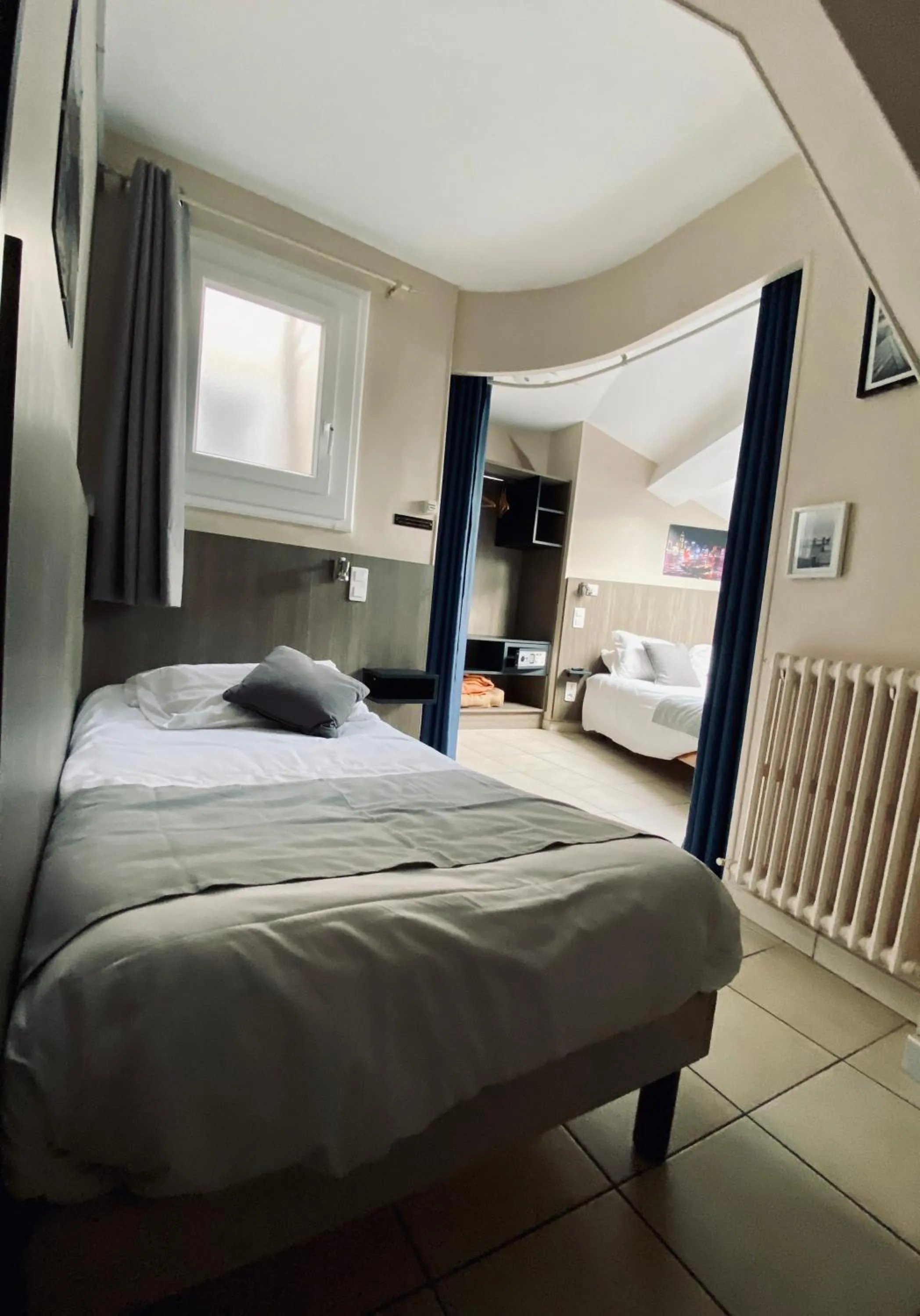 Bed in Le Strasbourg Hotel