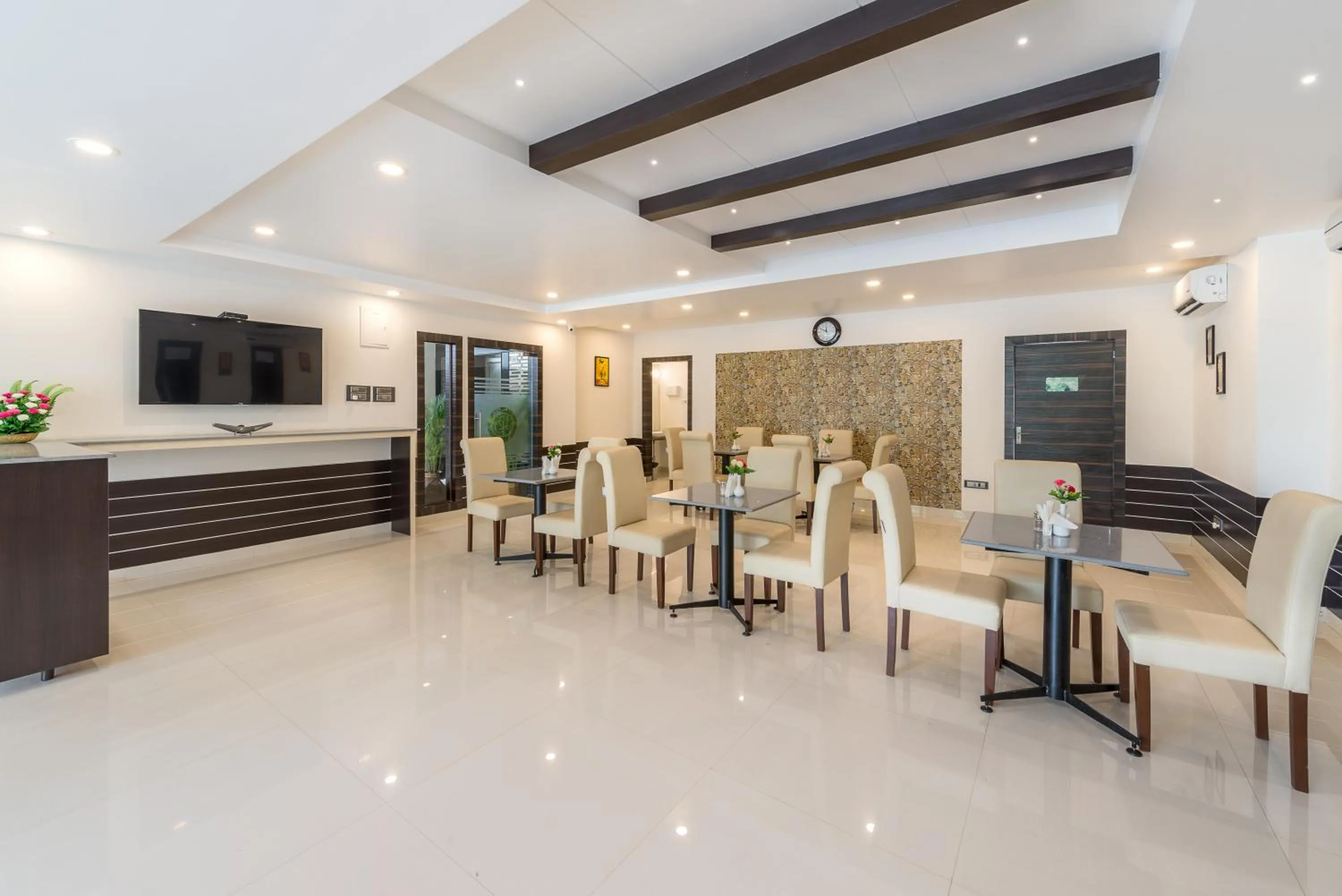 Restaurant/places to eat in Treebo Raj Premier, Indiranagar