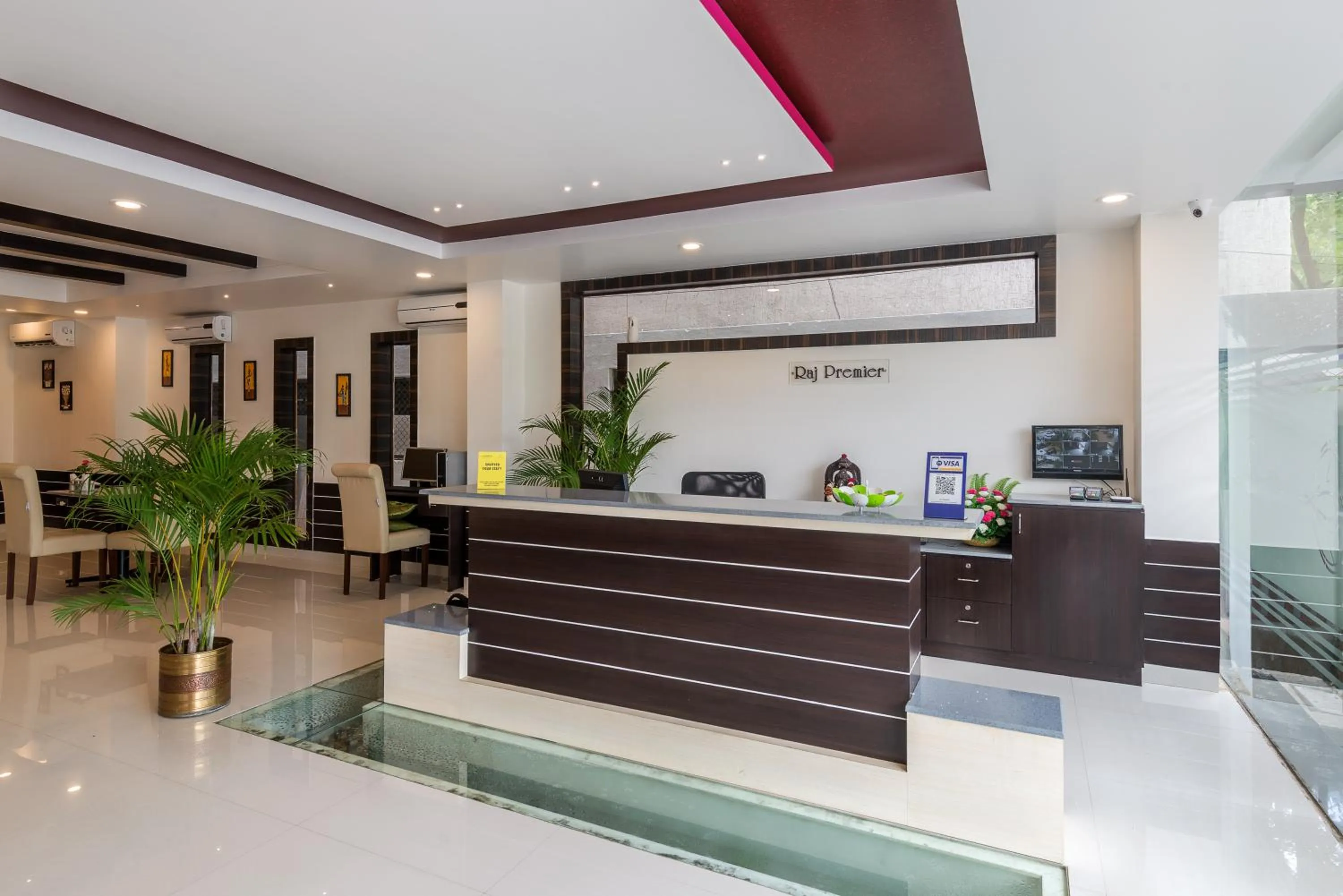 Lobby or reception in Treebo Raj Premier, Indiranagar