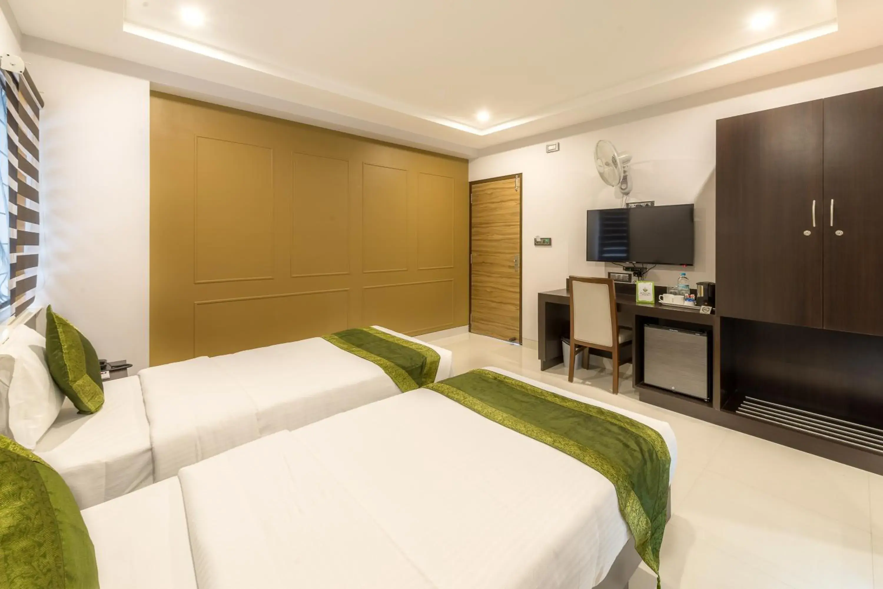 Bedroom, Bed in Treebo Raj Premier, Indiranagar Bedroom, Bed in Treebo Raj Premier, Indiranagar