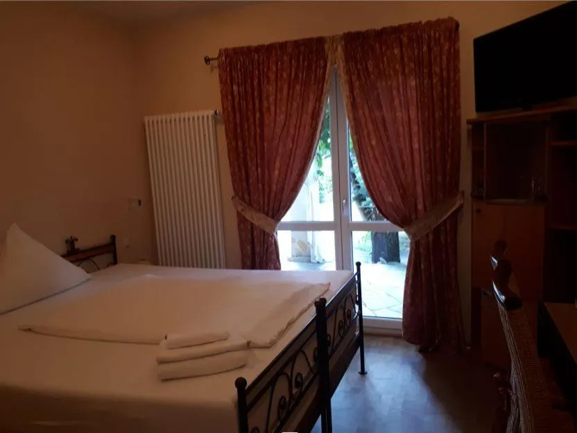 Bedroom, Bed in Mediterran Hotel Juwel