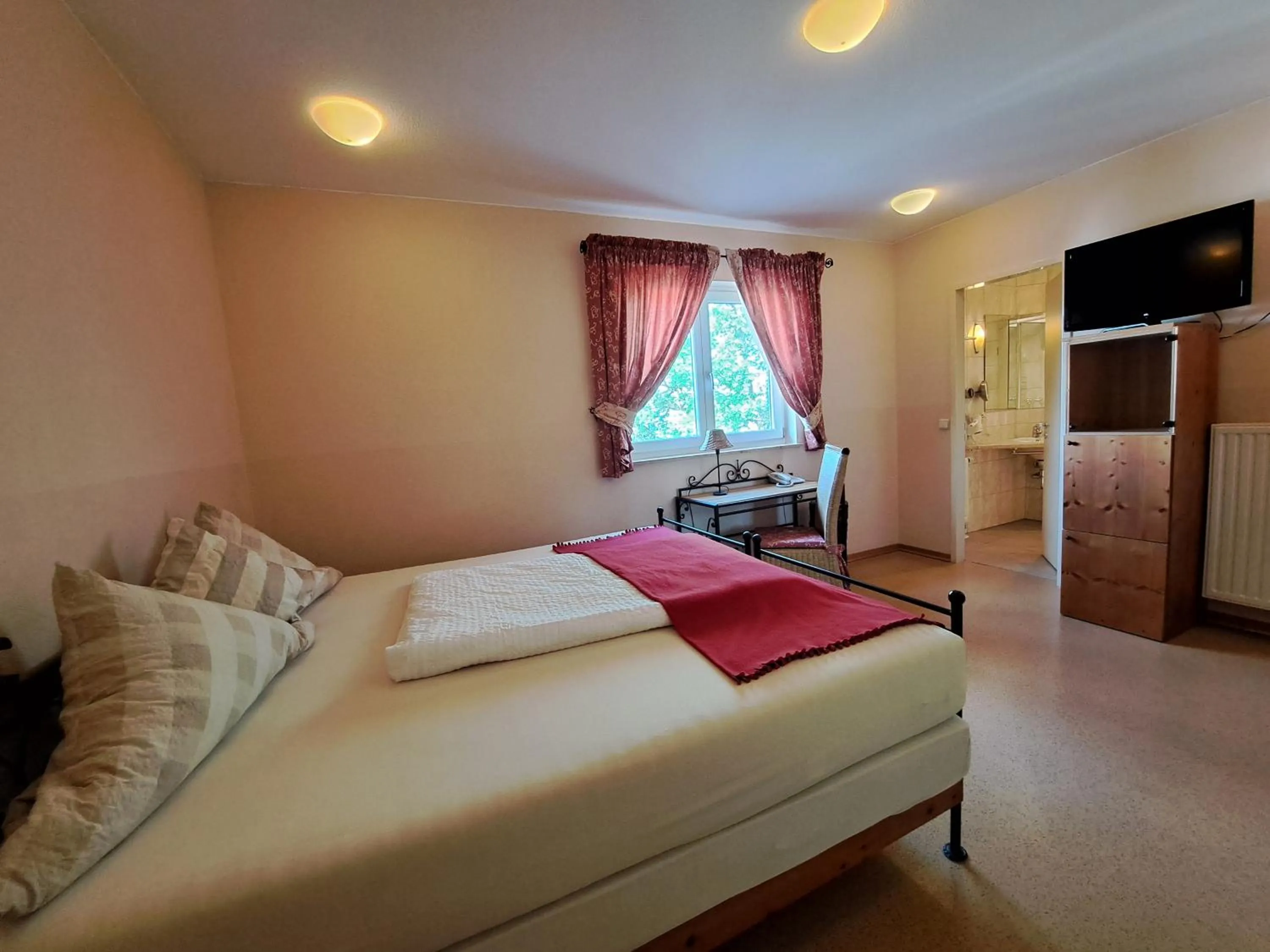 Bedroom, Bed in Mediterran Hotel Juwel