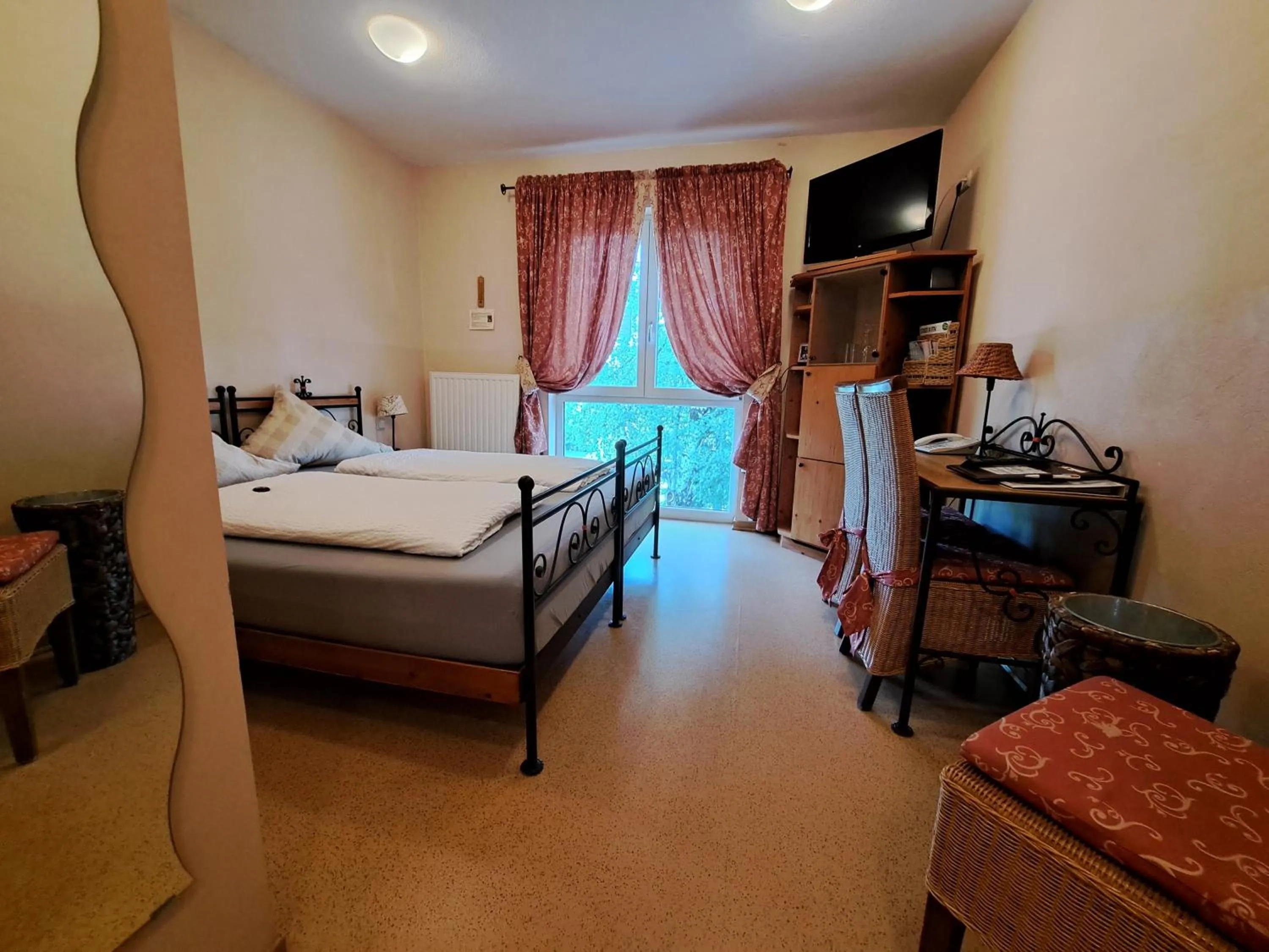 Staff, Bed in Mediterran Hotel Juwel