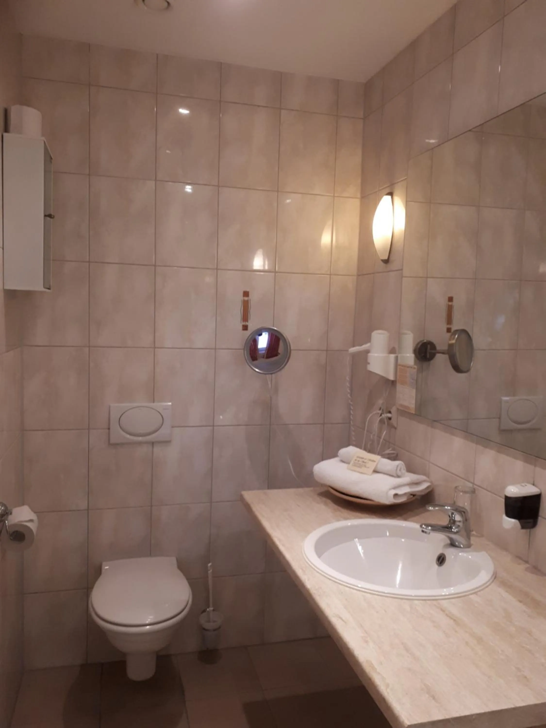 Bathroom in Mediterran Hotel Juwel