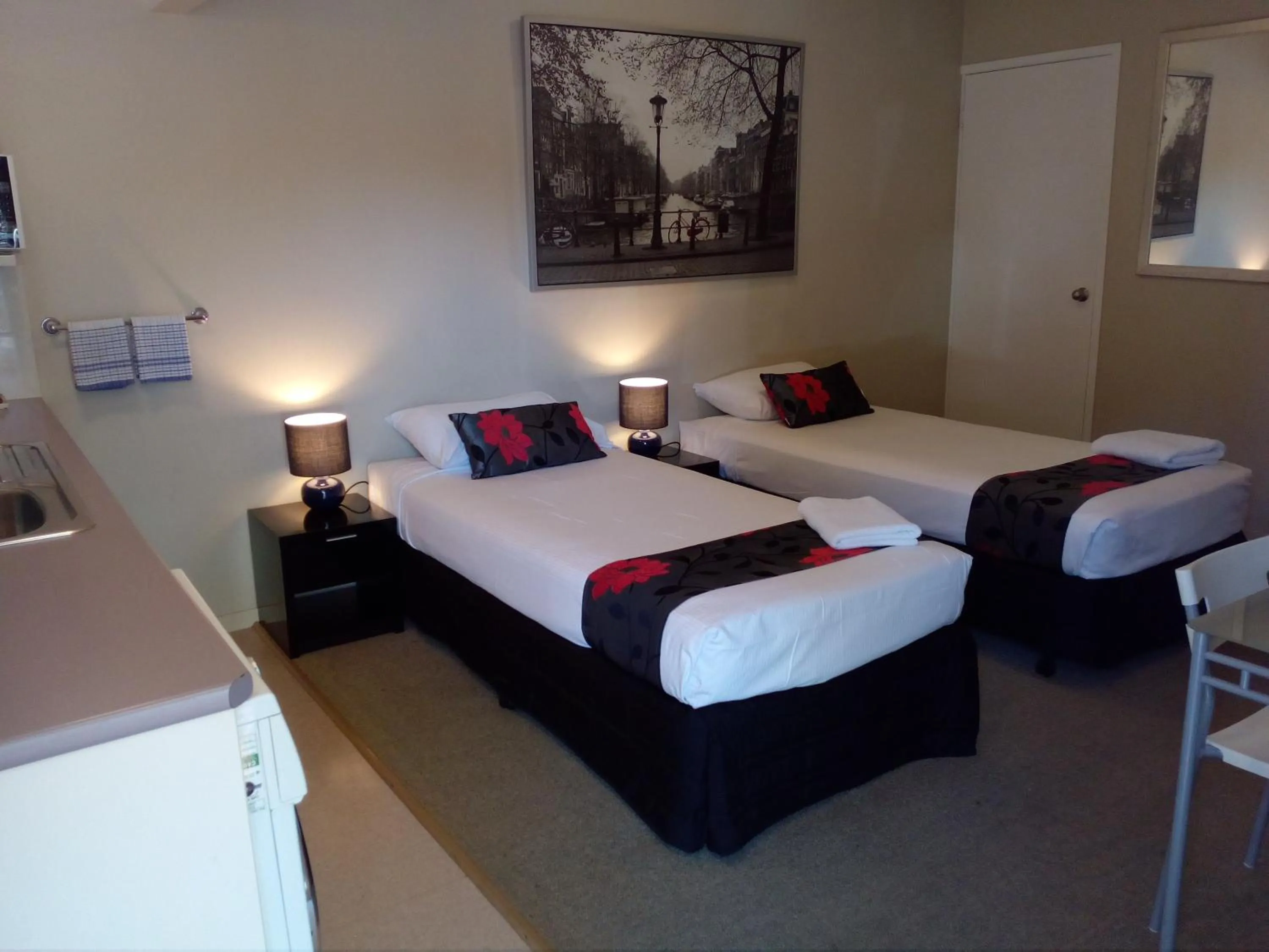 Photo of the whole room, Bed in Brisbane Street Studios