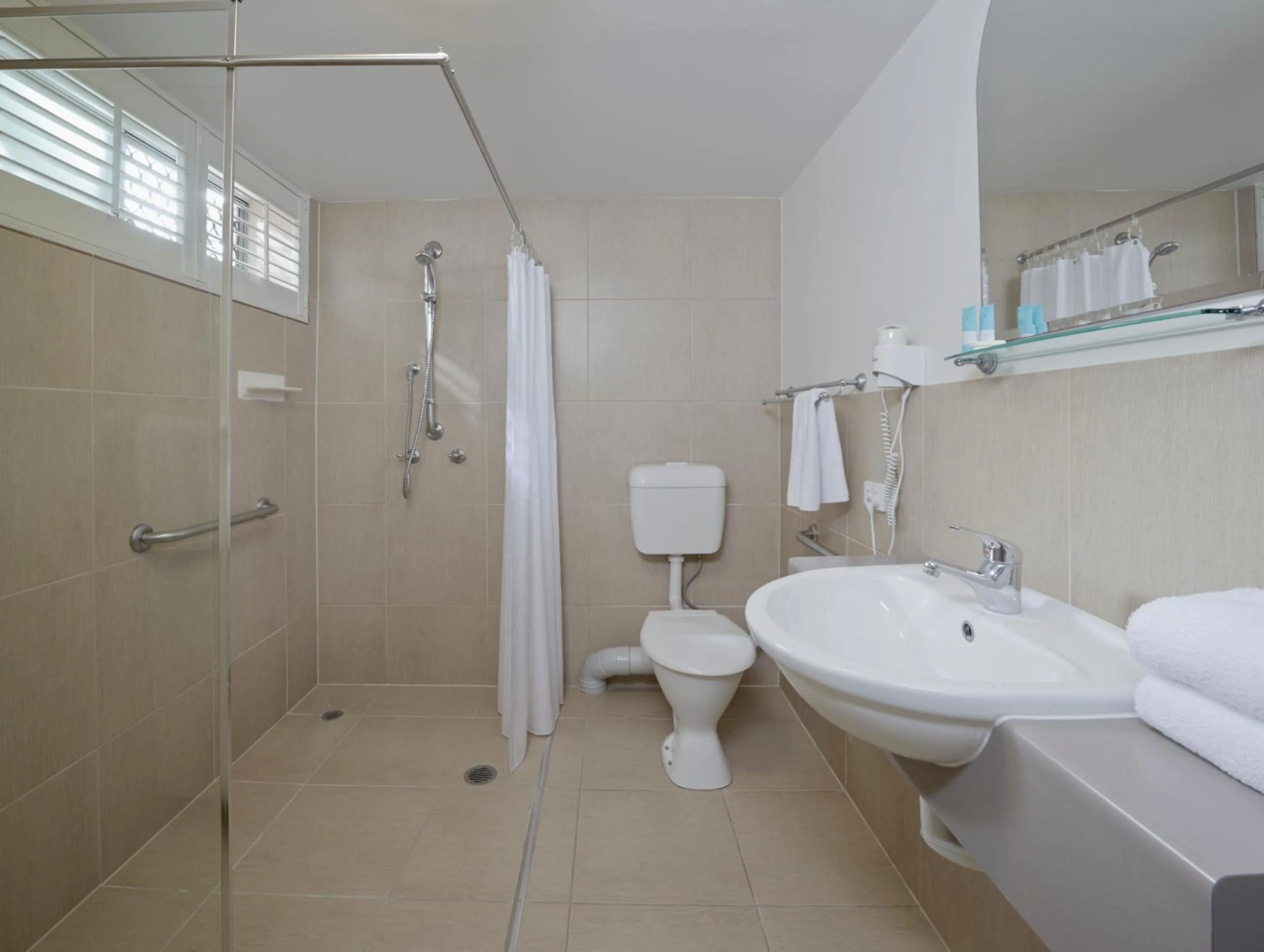 Bathroom in Brisbane Street Studios