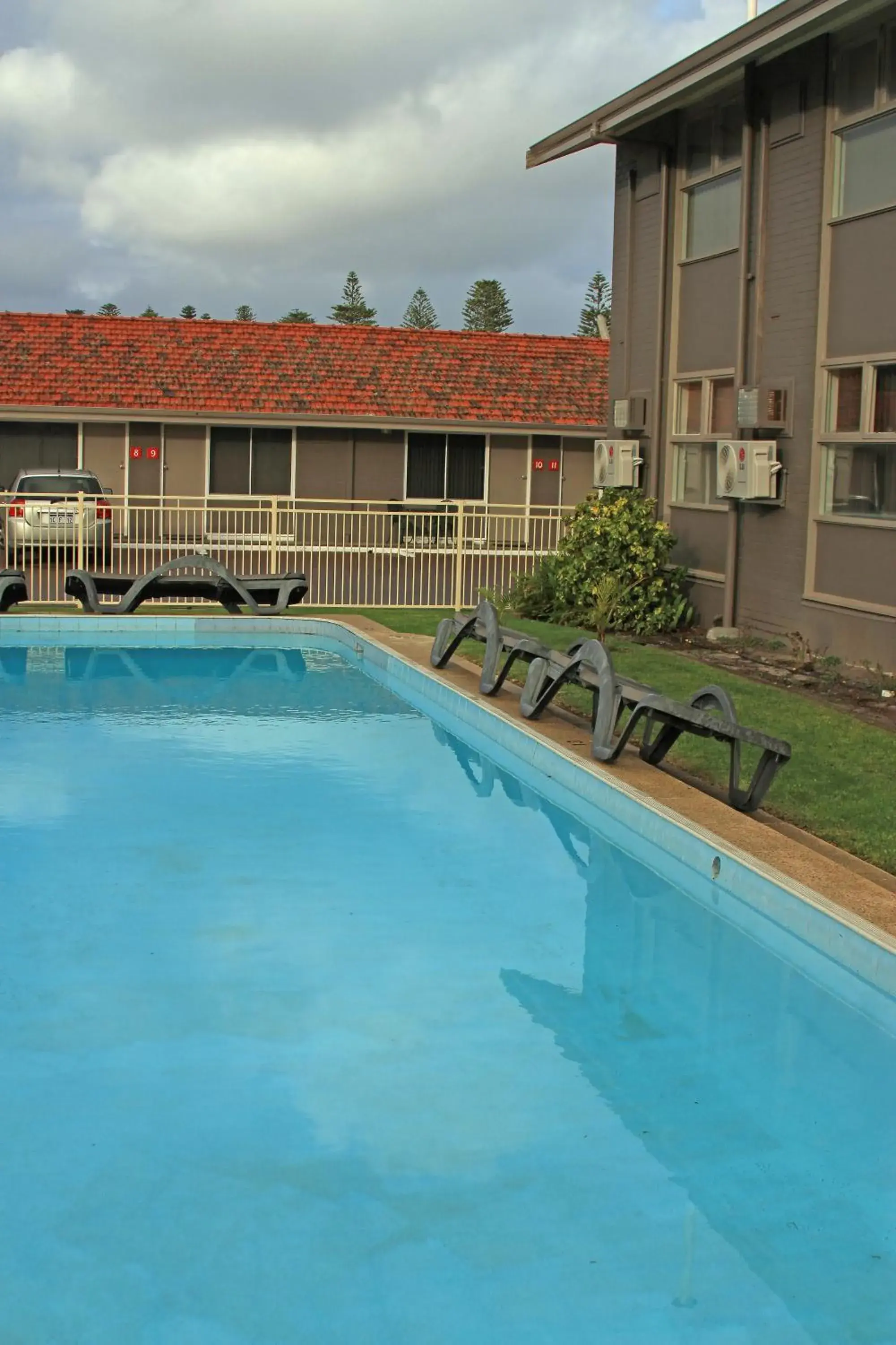 Swimming pool in Hospitality Esperance SureStay Collection by Best Western Swimming pool in Hospitality Esperance SureStay Collection by Best Western