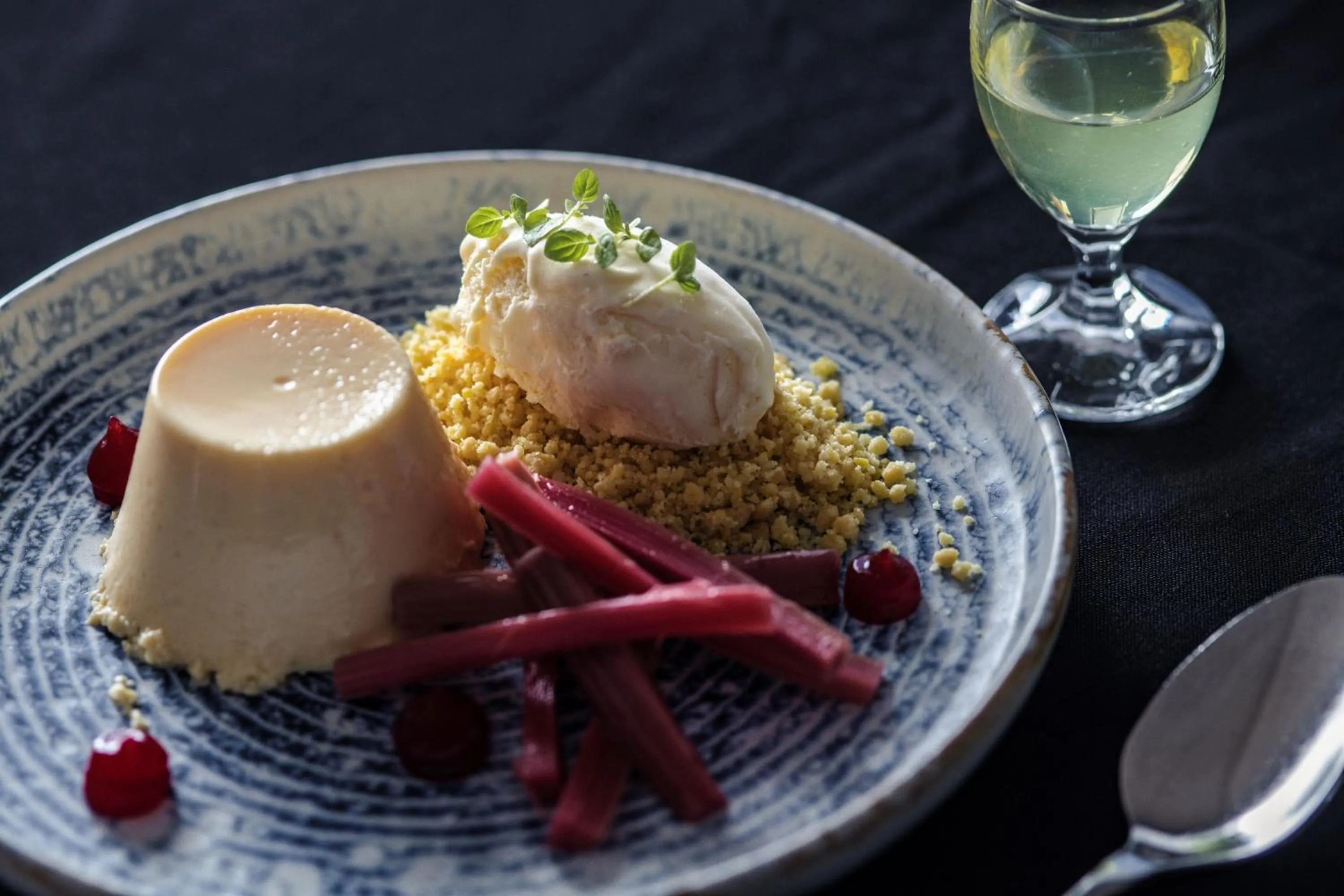 Food and drinks in Hospitality Esperance SureStay Collection by Best Western